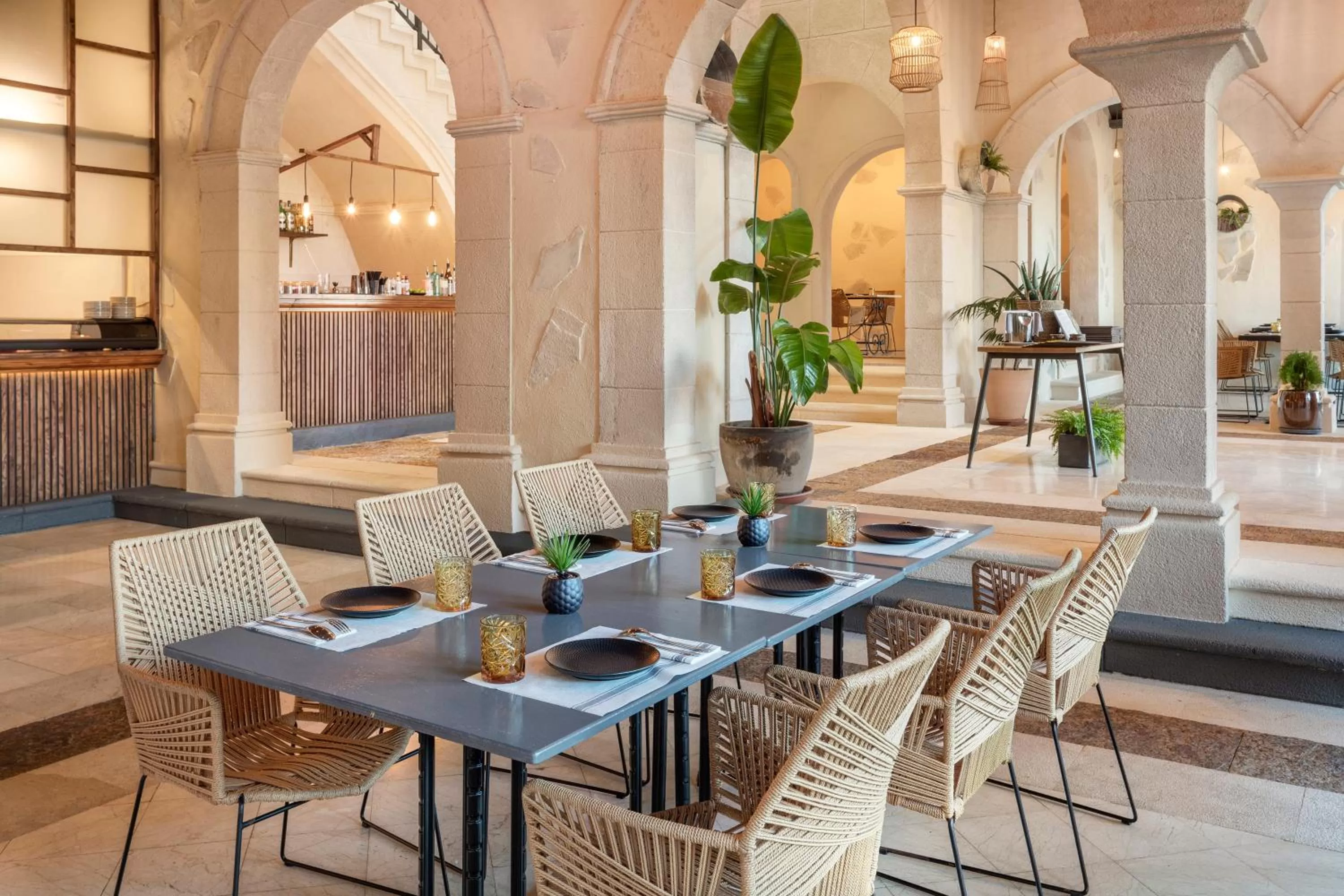 Restaurant/places to eat in Melia Villaitana