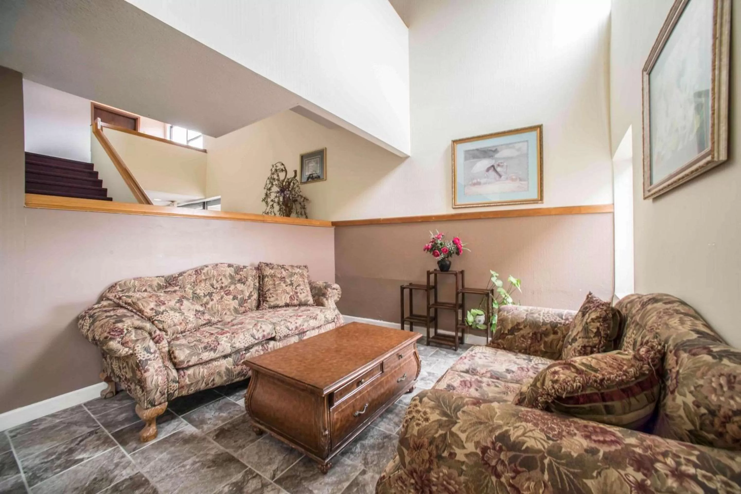 Lobby or reception in Econo Lodge Marion