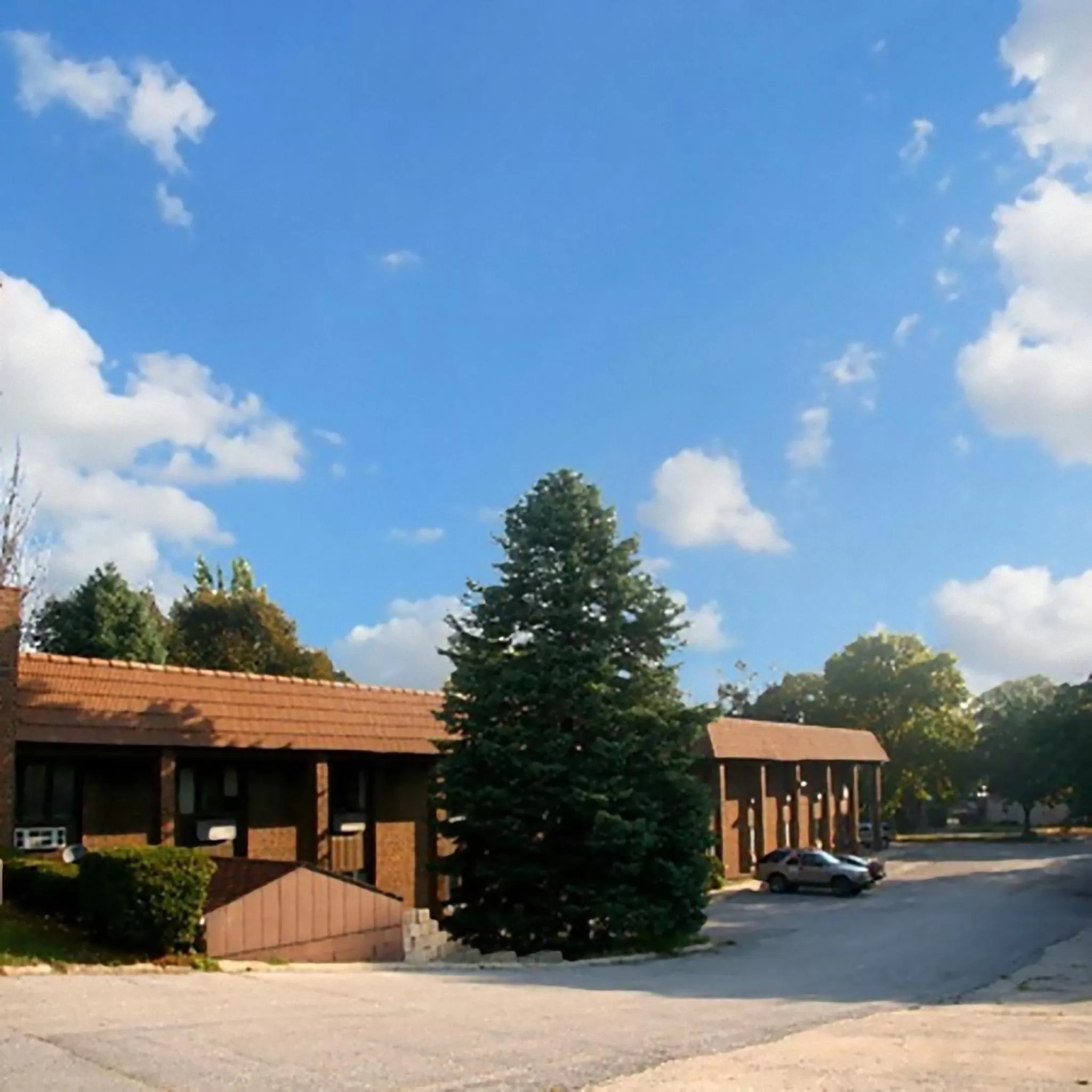 Property Building in Americas Best Value Inn Webster City