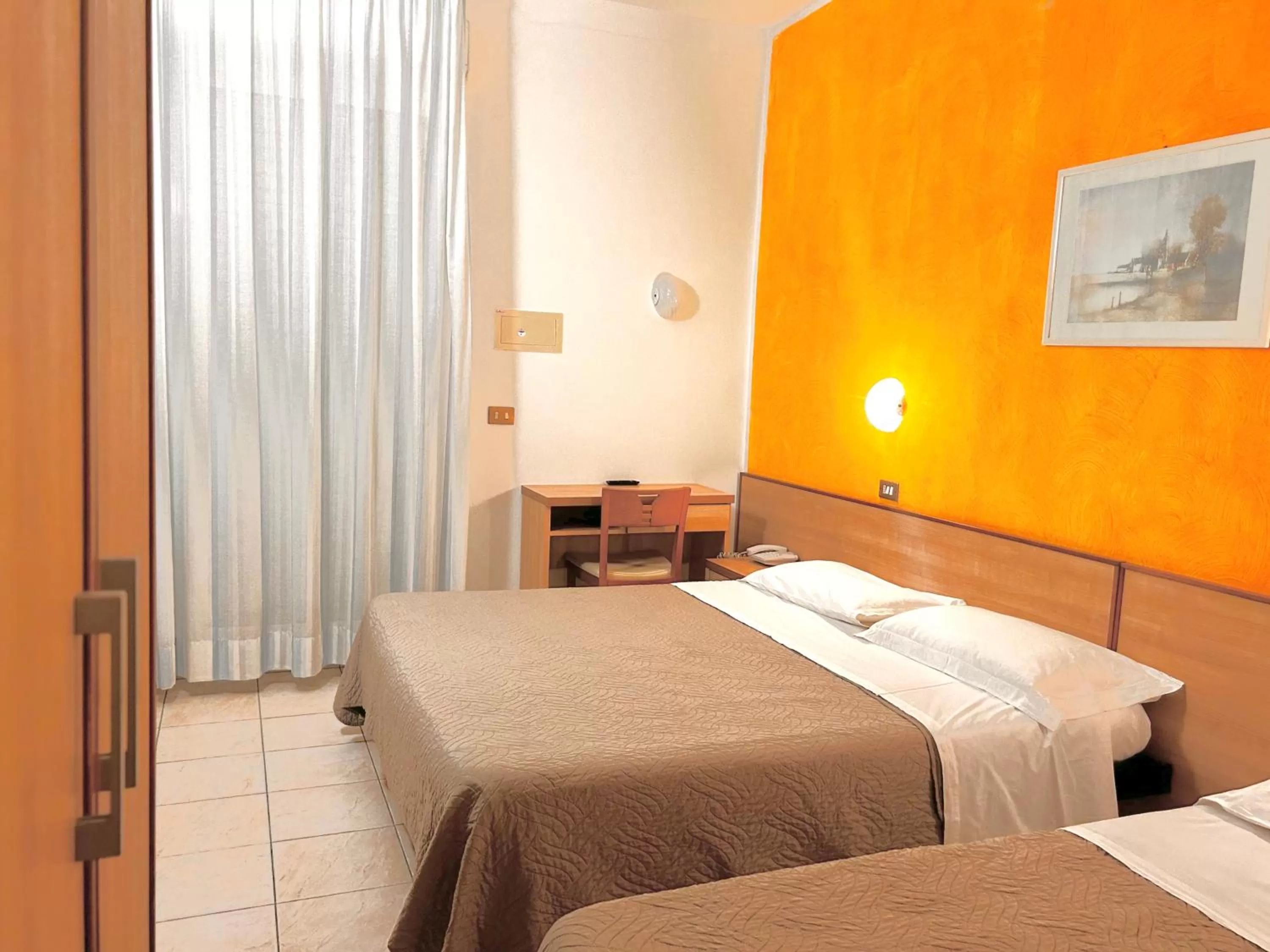 Beach, Bed in Hotel Ausonia