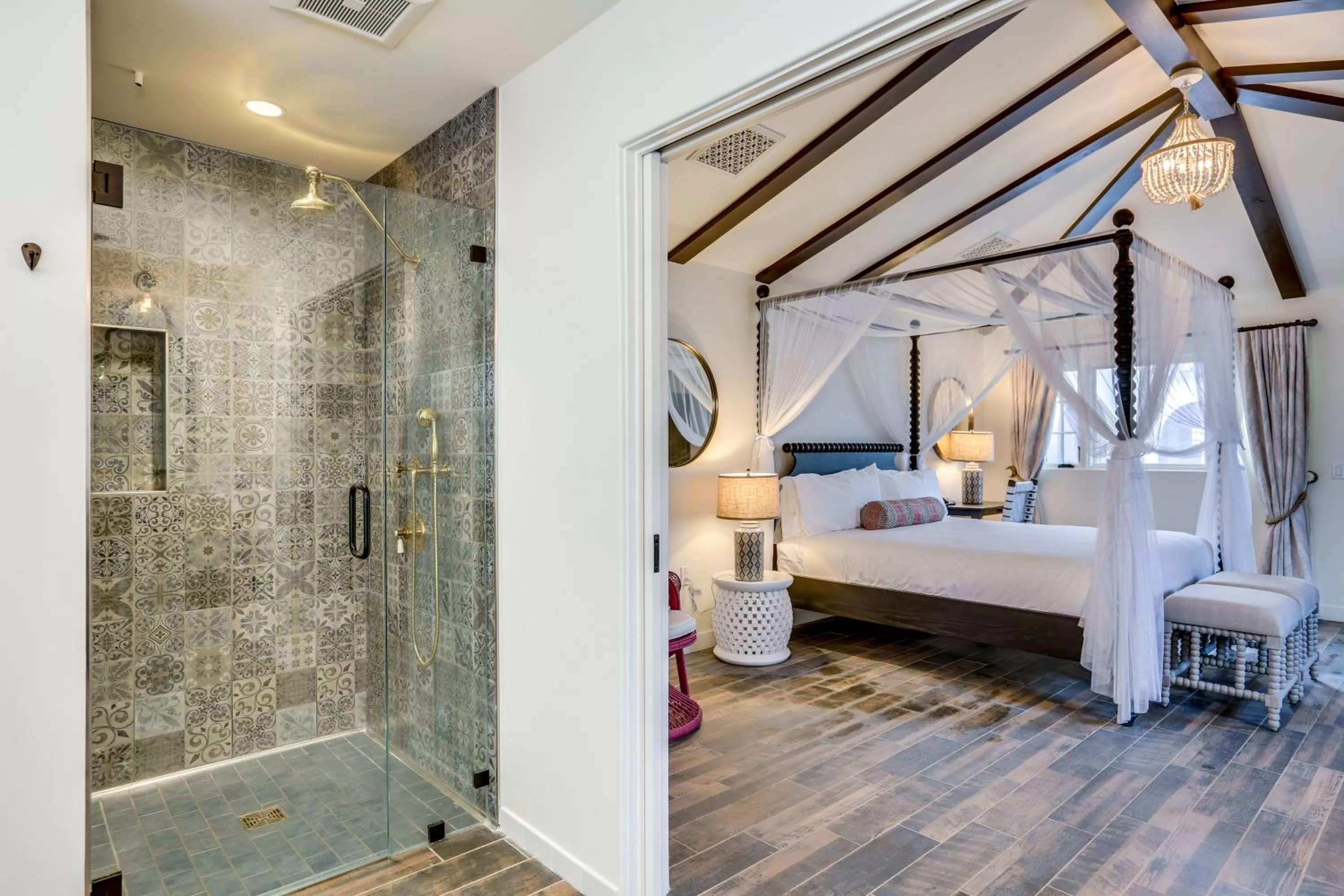 Shower, Bed in La Serena Villas