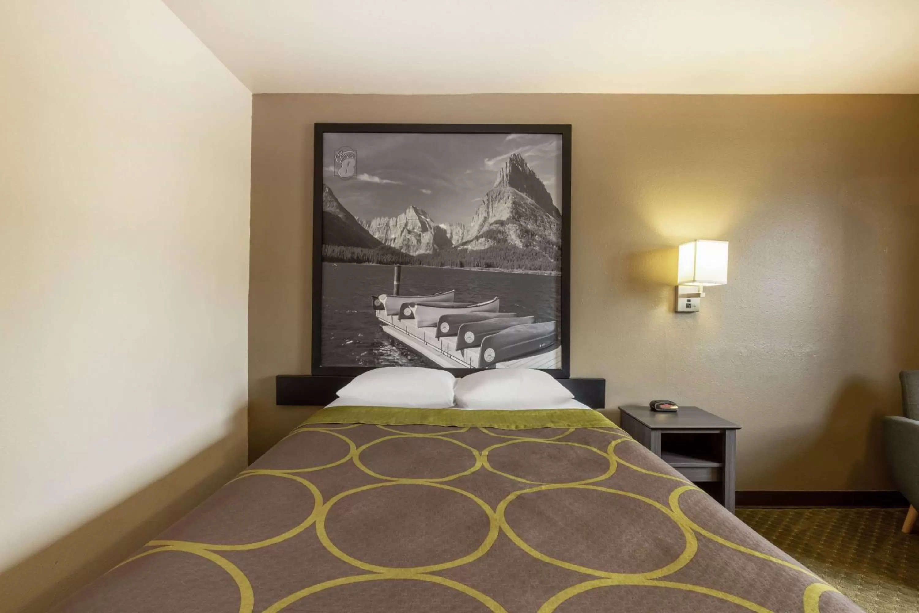 Photo of the whole room, Bed in Super 8 by Wyndham Butte MT