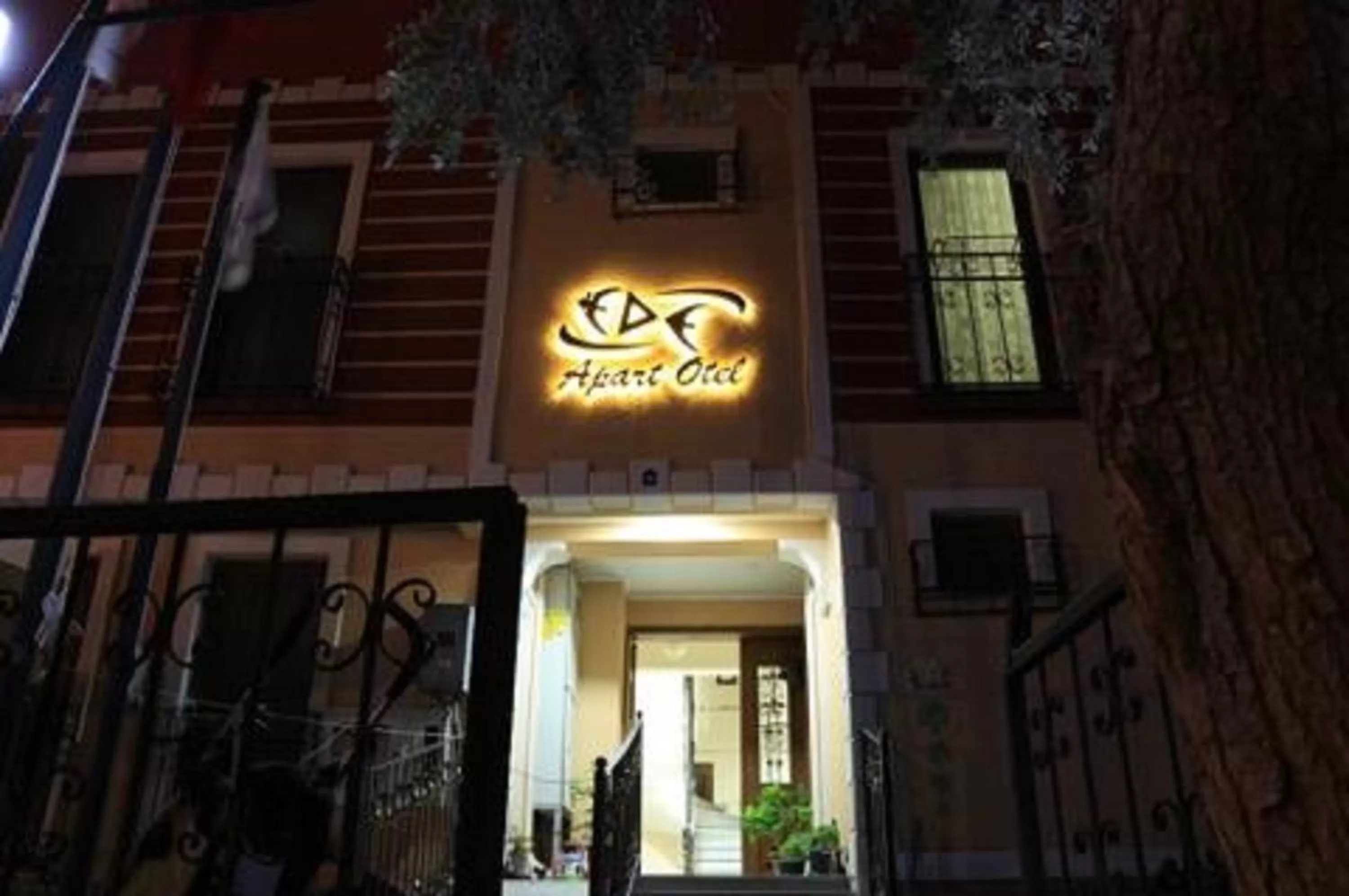 Facade/entrance in Ede Apart Otel