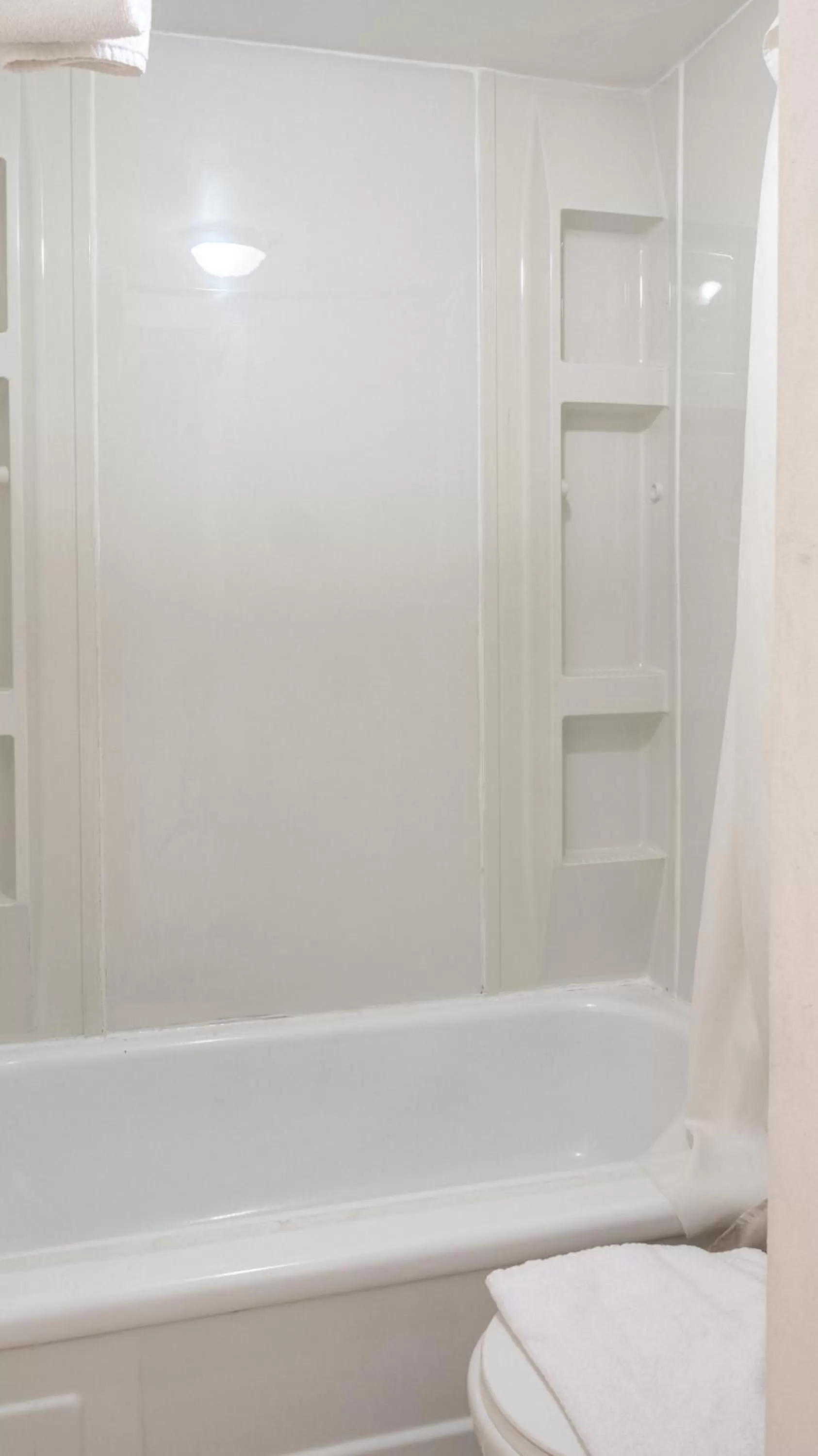 Bathroom in Knights Inn North Bay