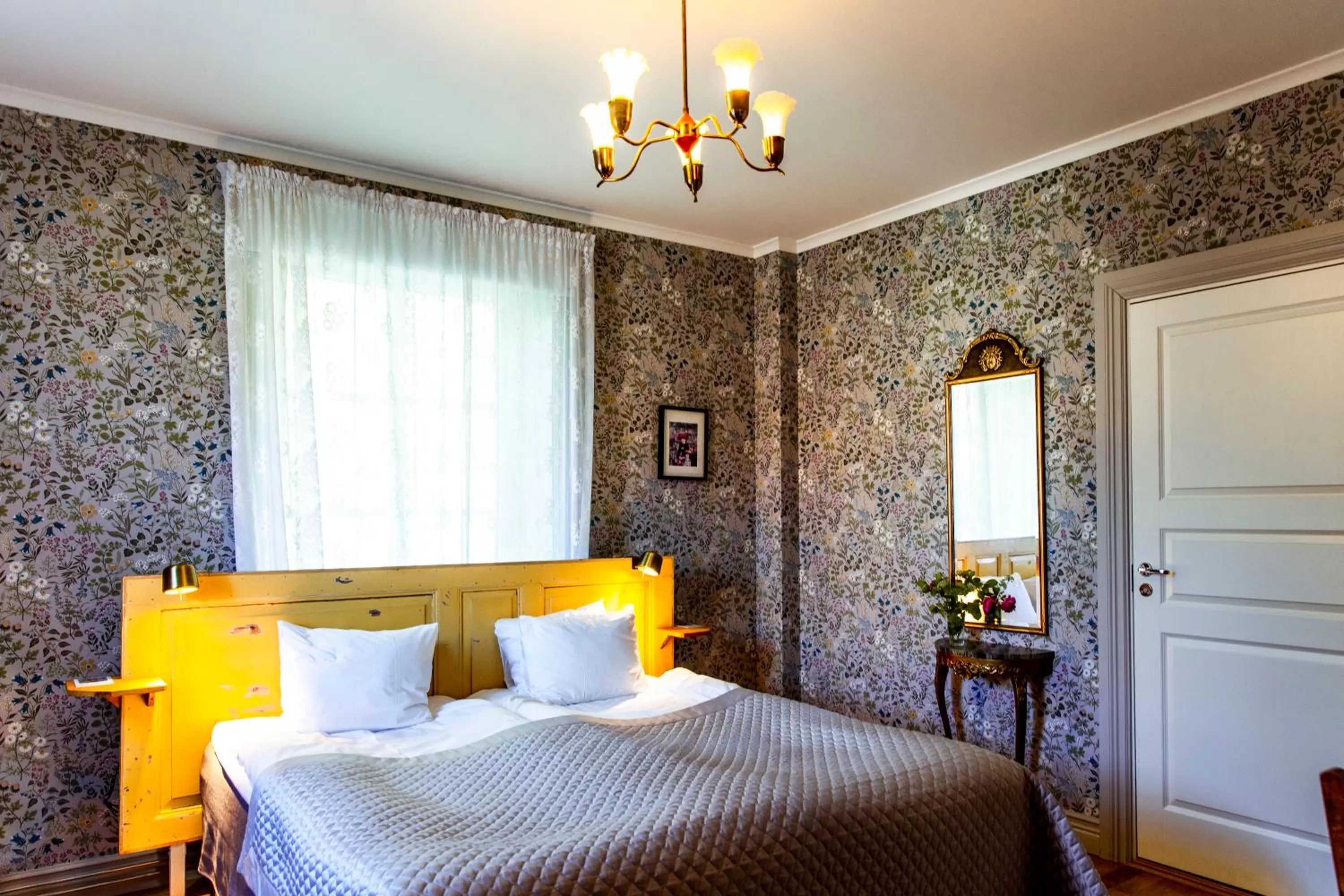 Property building, Bed in Hotell Park