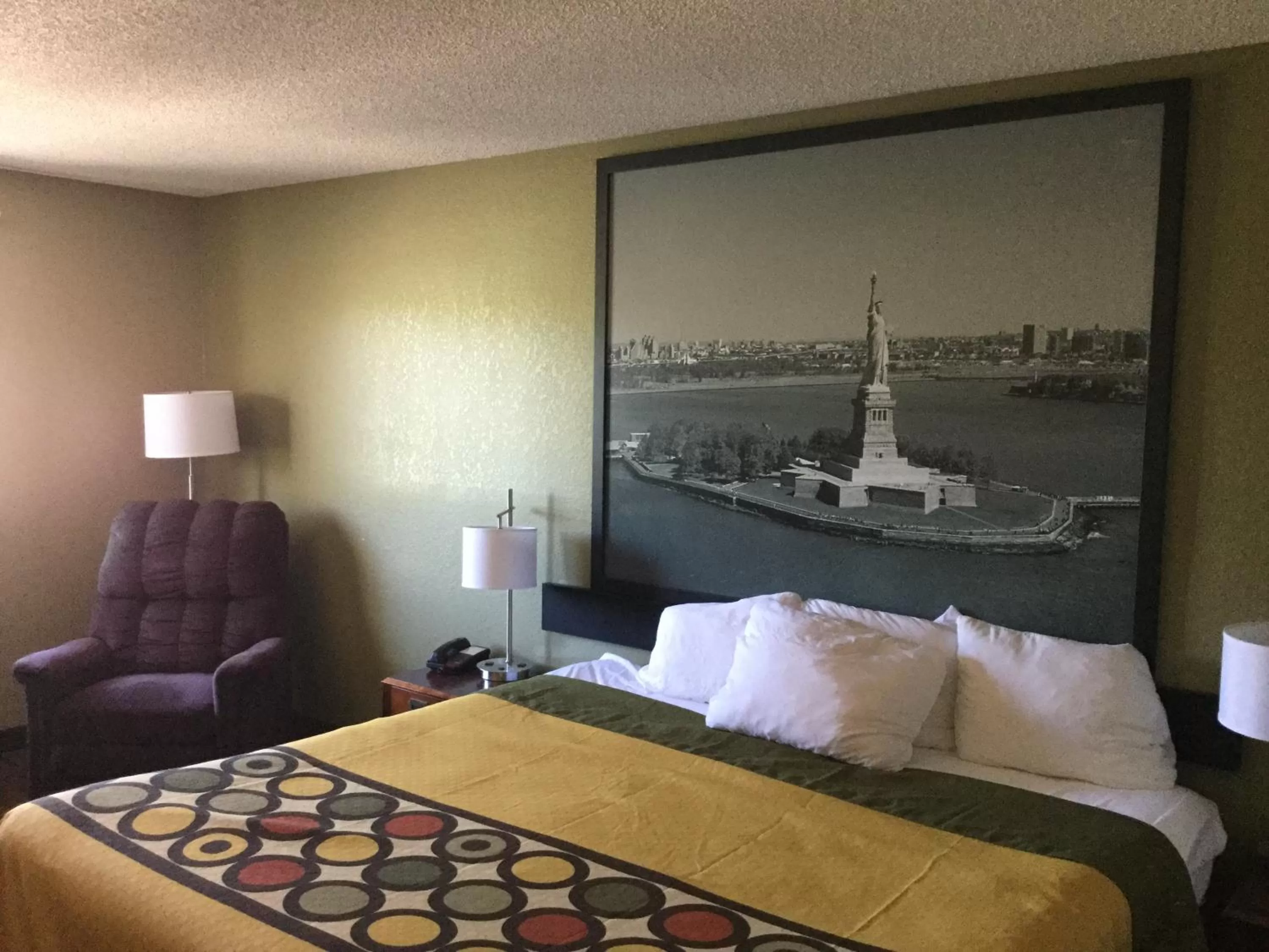 Bedroom, Bed in Super 8 by Wyndham Amsterdam