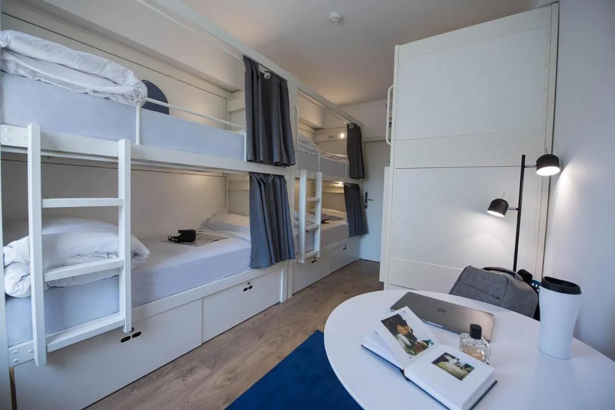 Bedroom, Bed in room00 Lisboa Hostel