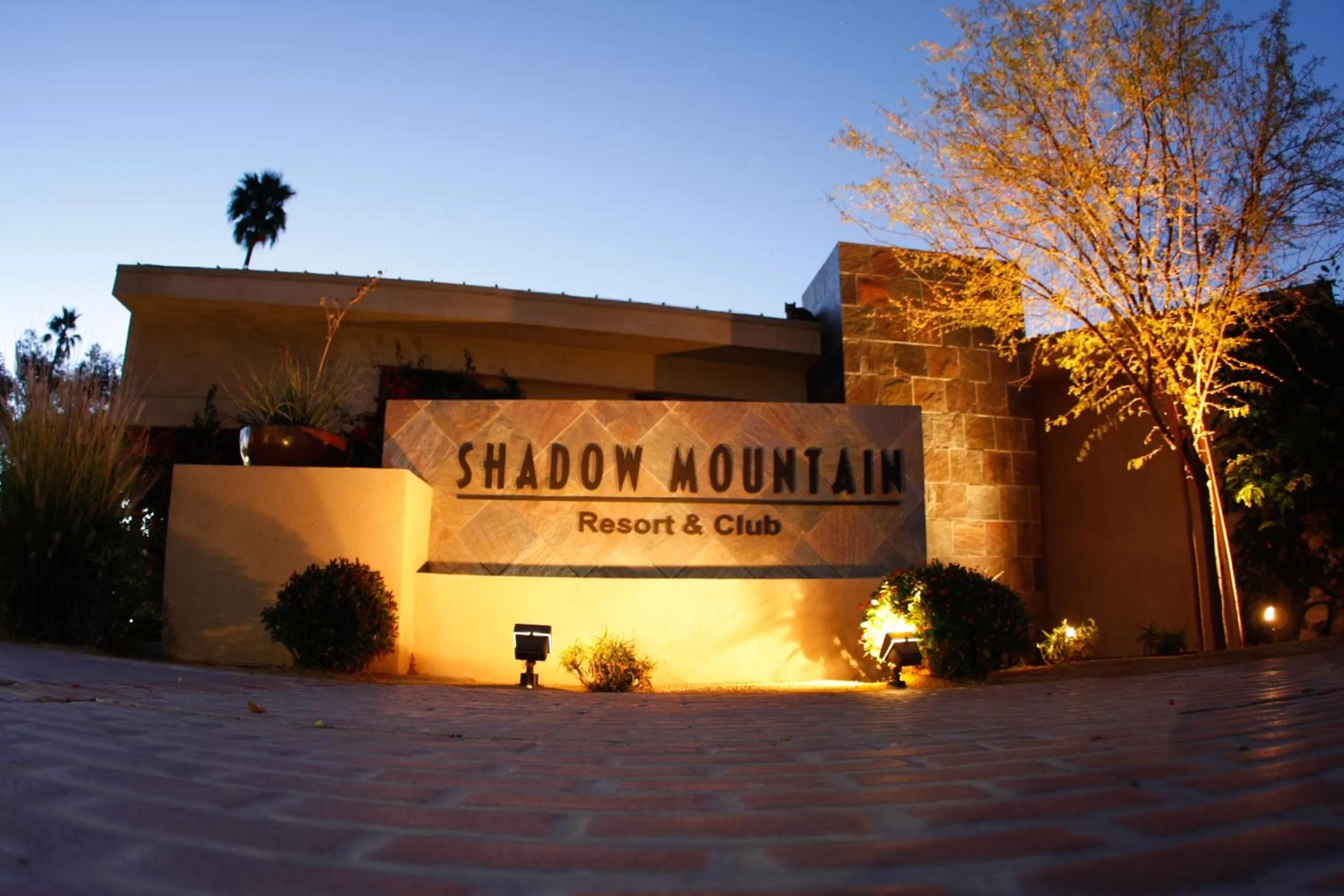 Facade/entrance in Shadow Mountain Resort