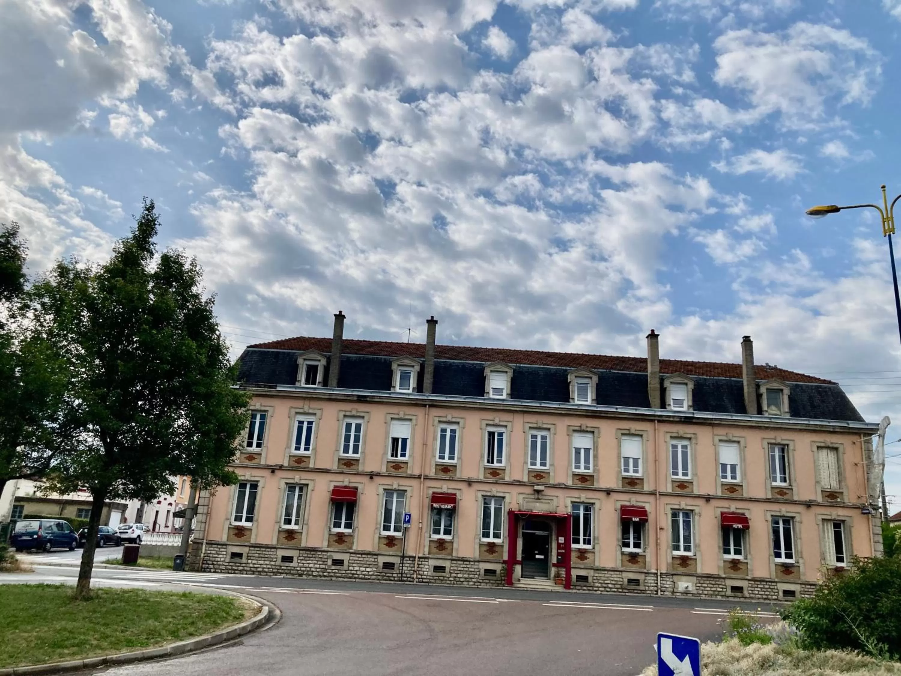 Property building in Hôtel De Champagne