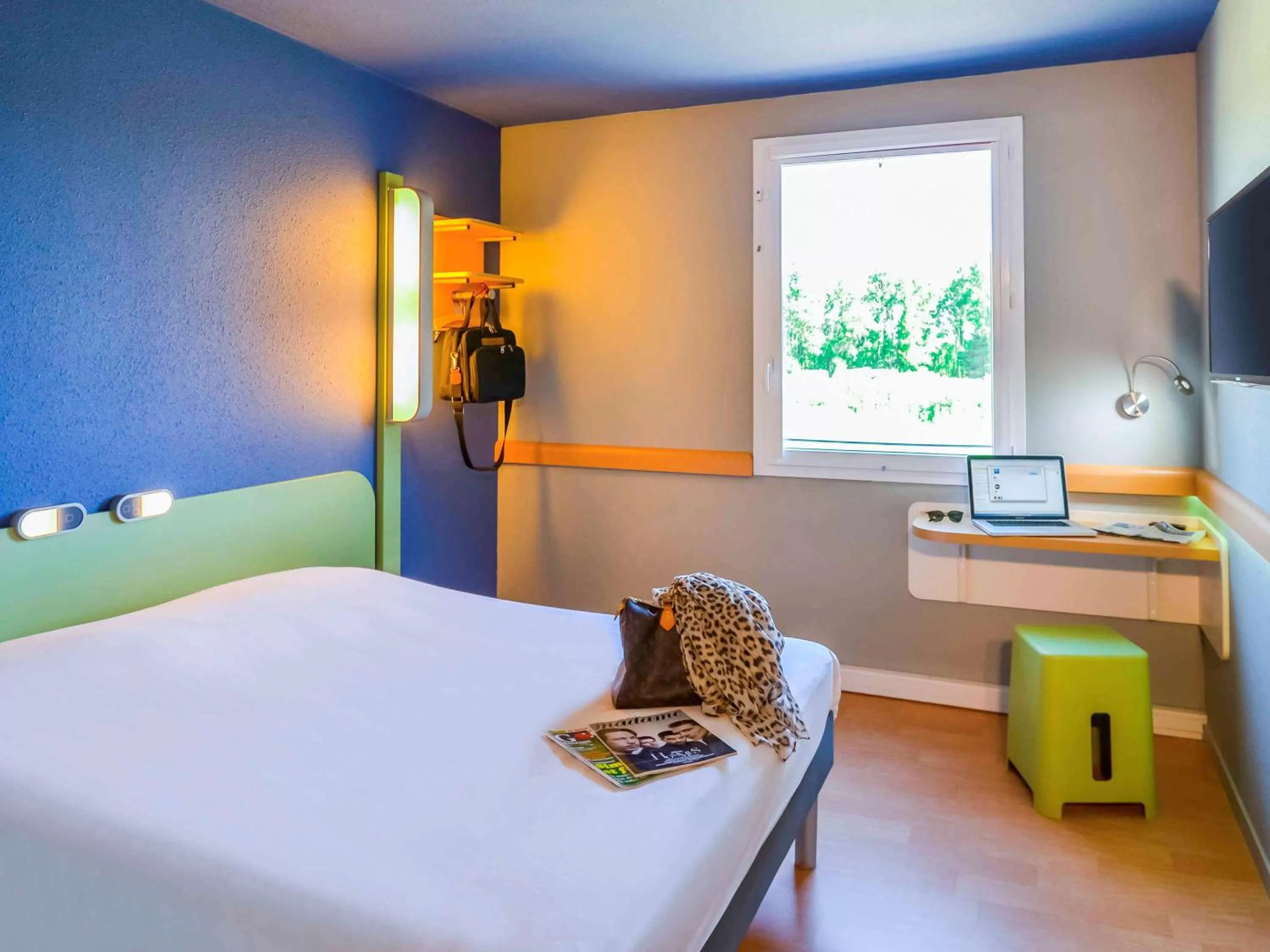 Bed in Ibis Budget Porte de Camargue