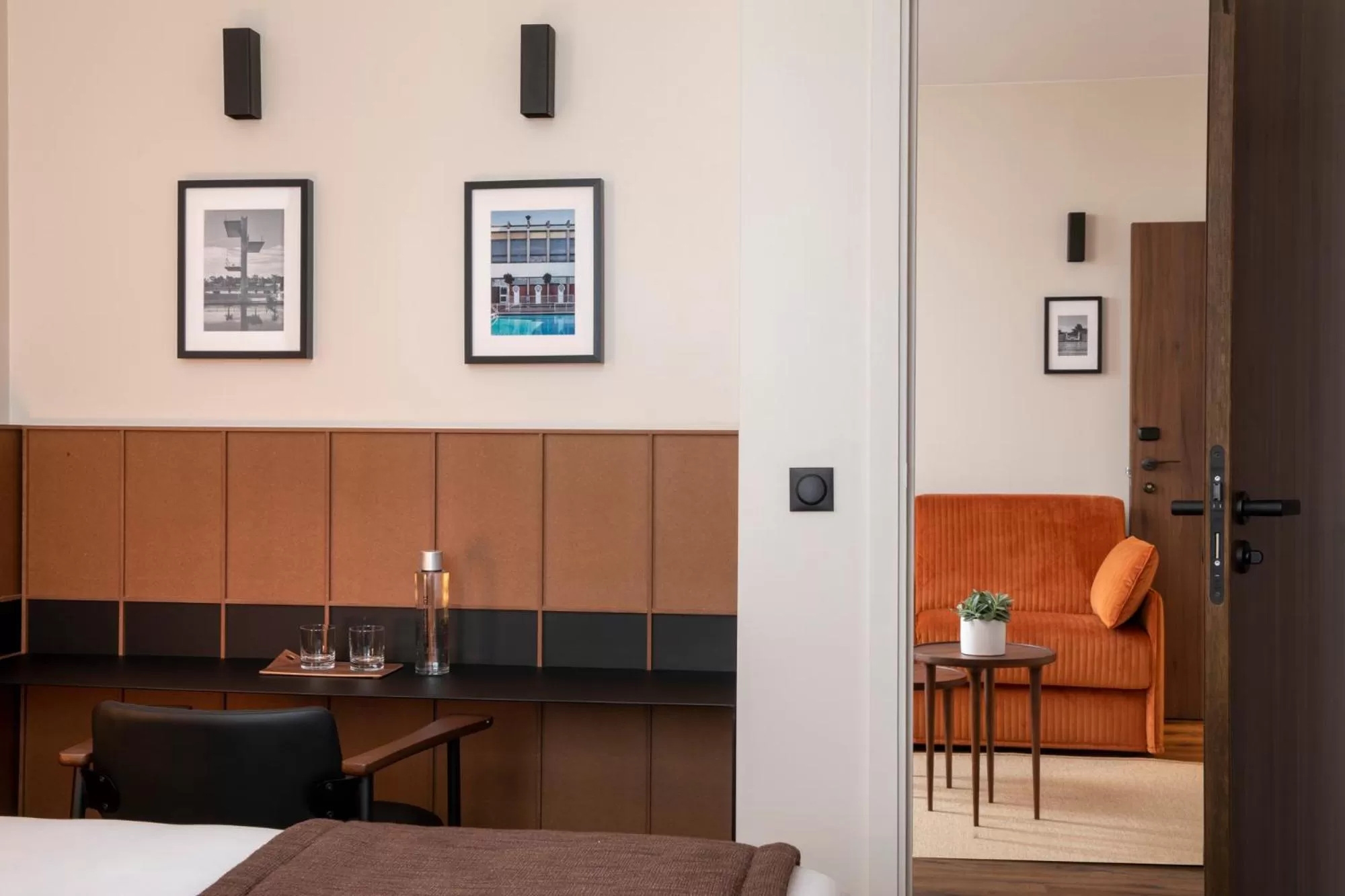 Decorative detail in Hôtel du Port