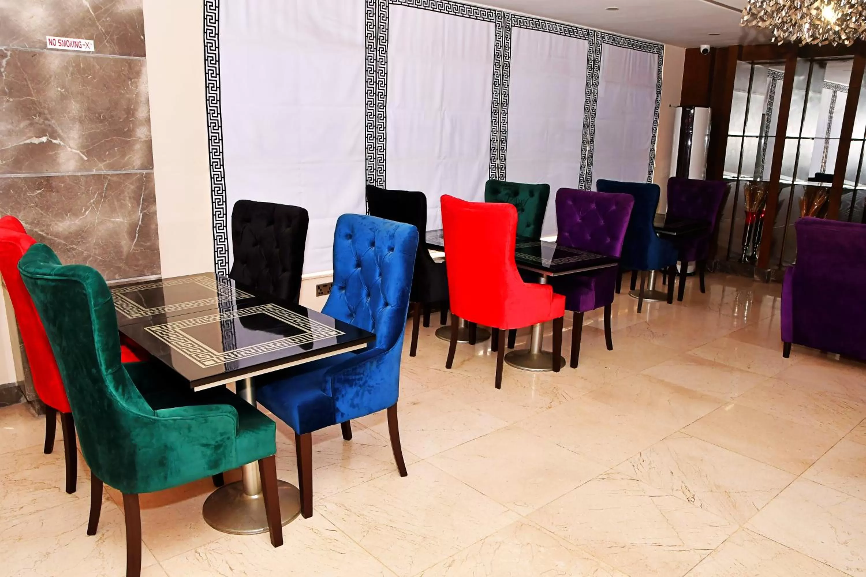 Restaurant/places to eat in Hotel Akbar International