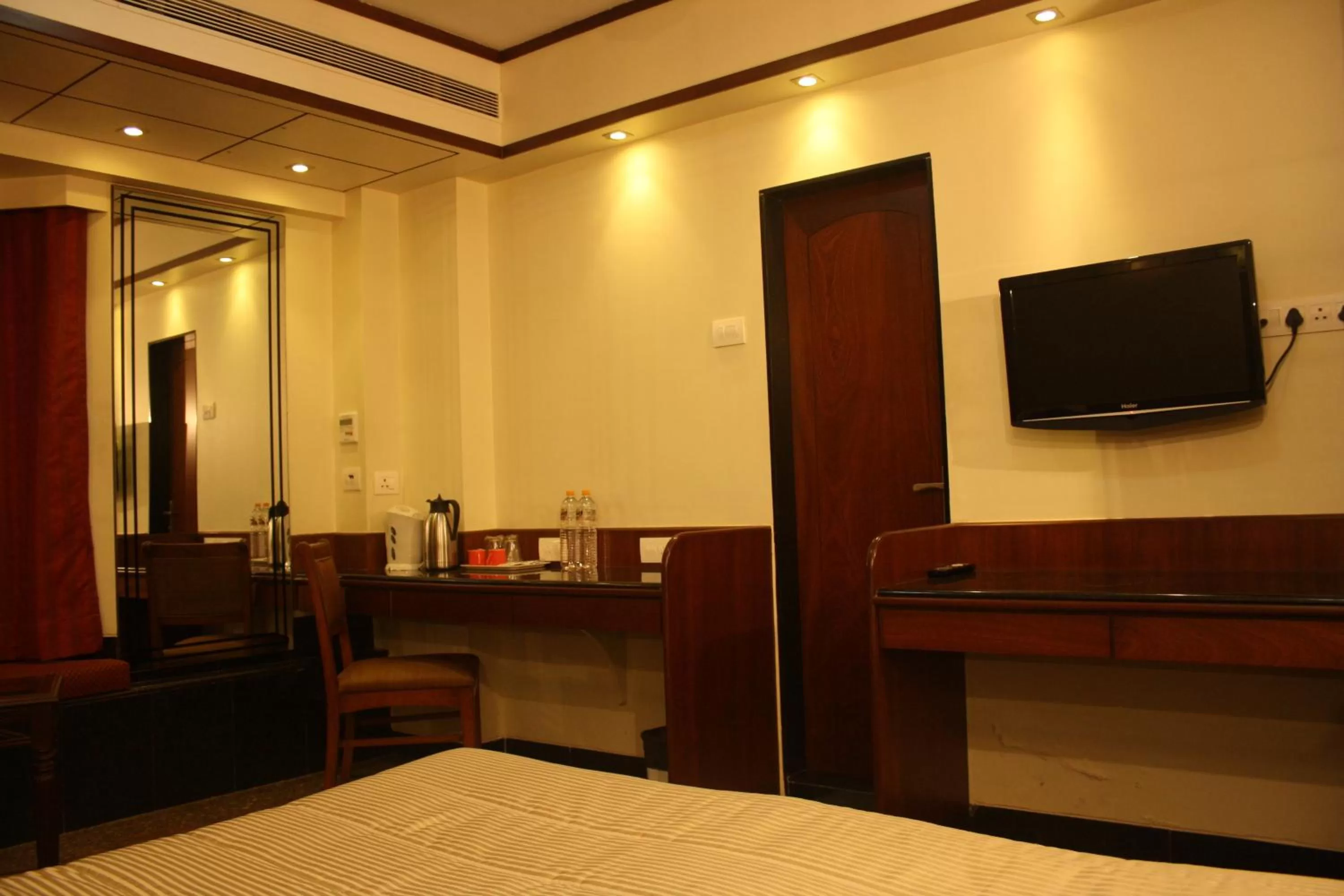 Bed in Hotel Karl Residency