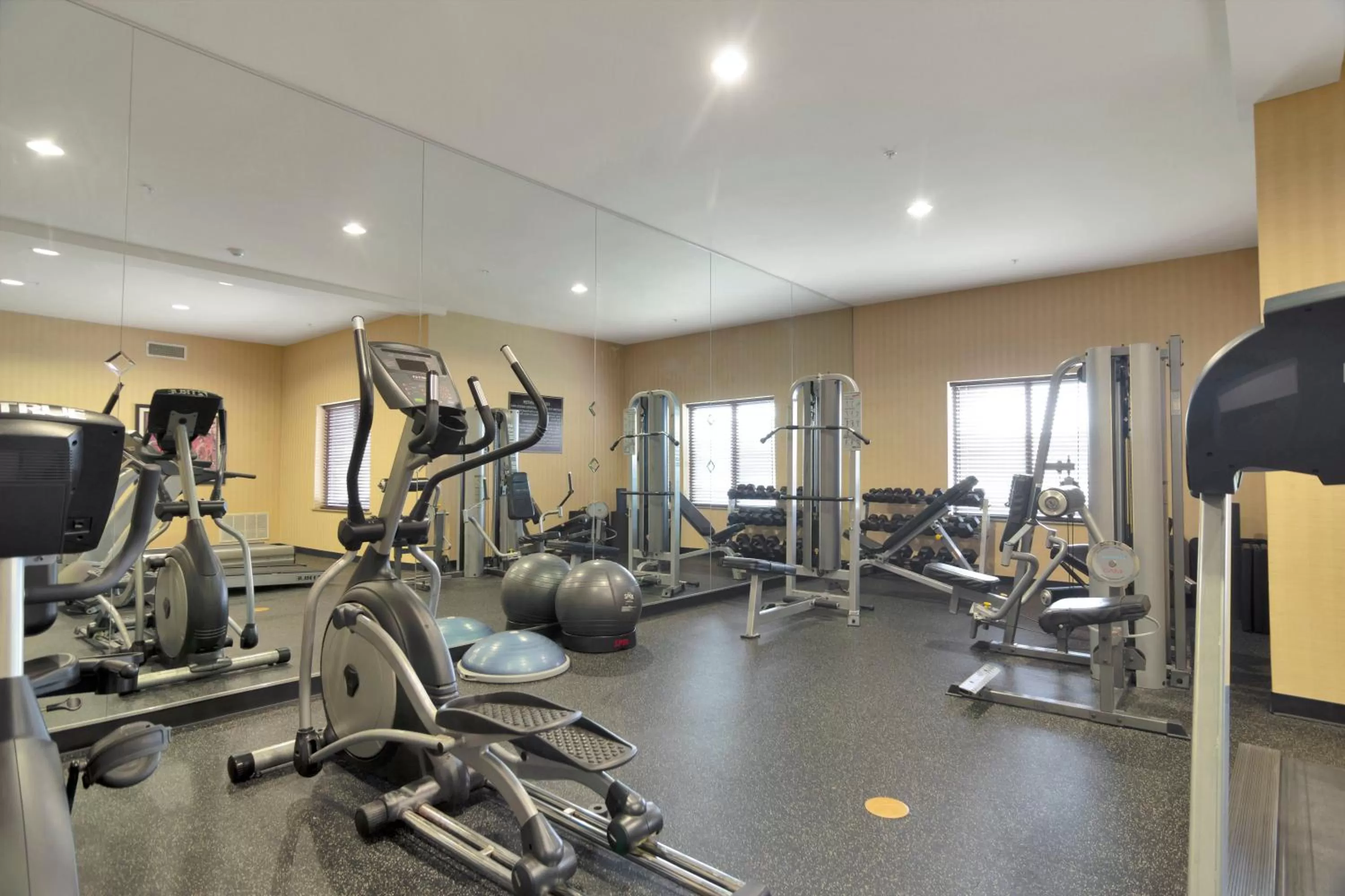 Fitness centre/facilities in Holiday Inn Express Hotel & Suites DFW West - Hurst by IHG