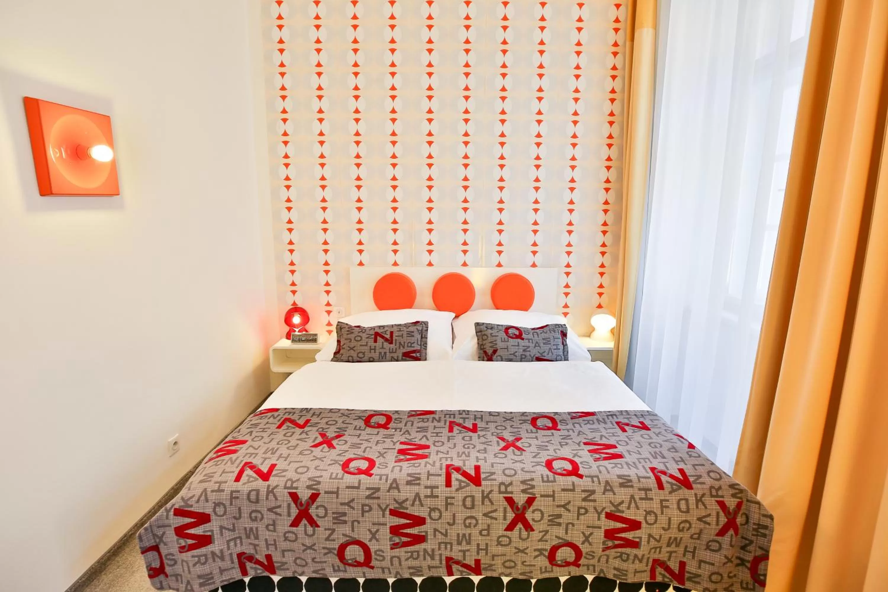 Bedroom, Bed in LH Vintage Design Hotel Sax