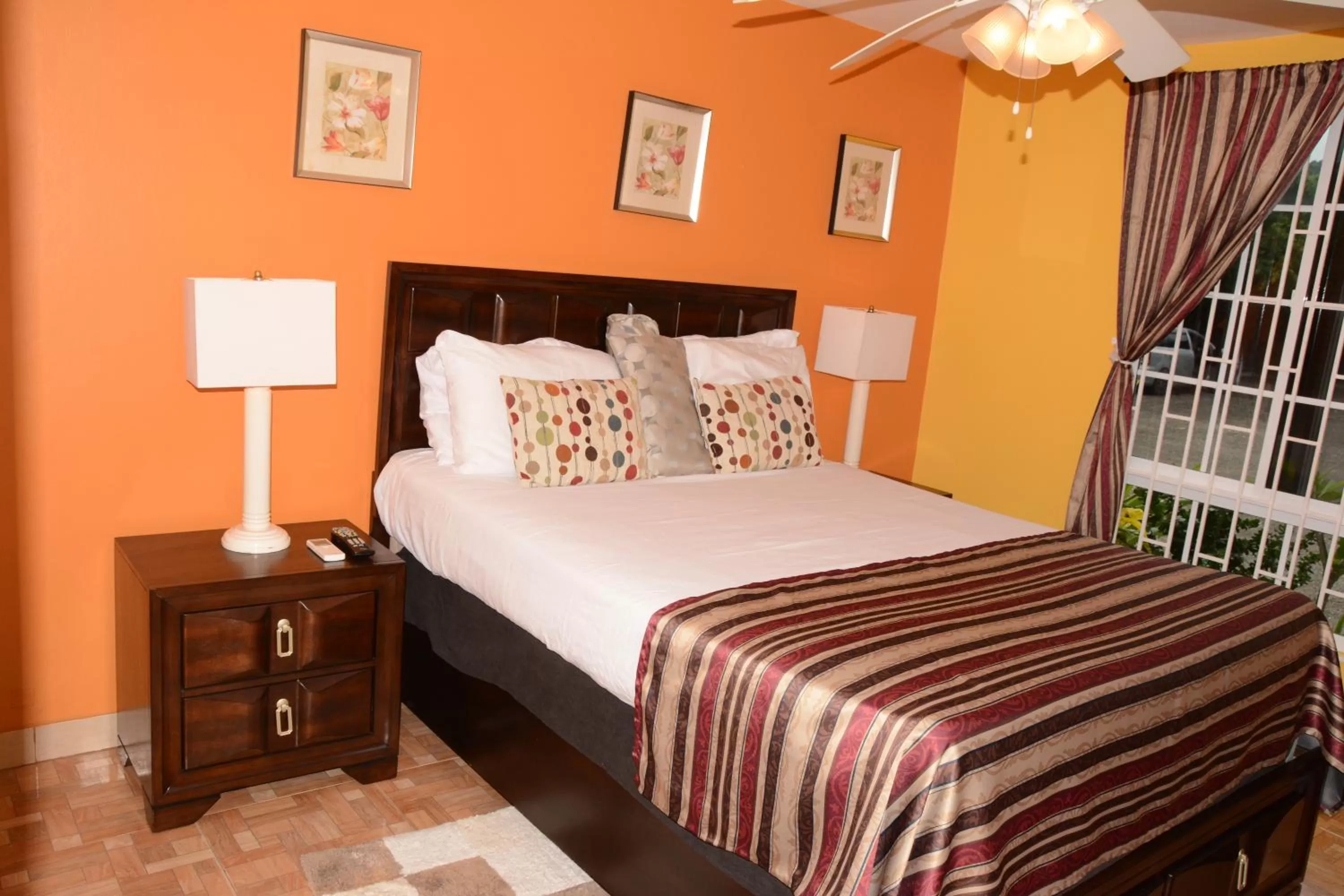 Bedroom, Bed in Seacastles by the beach/pool