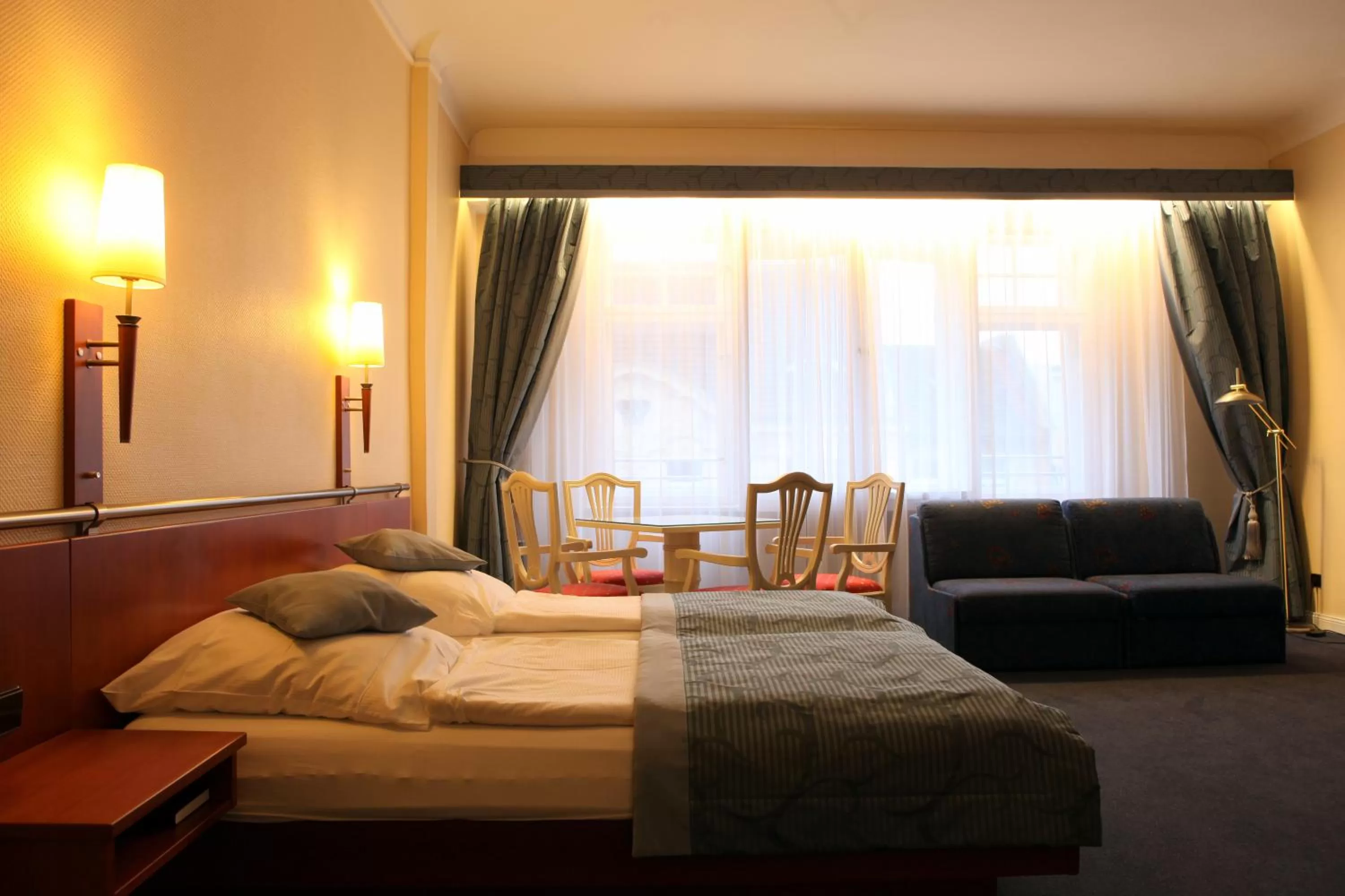 Photo of the whole room, Bed in Kurfürst am Kurfürstendamm
