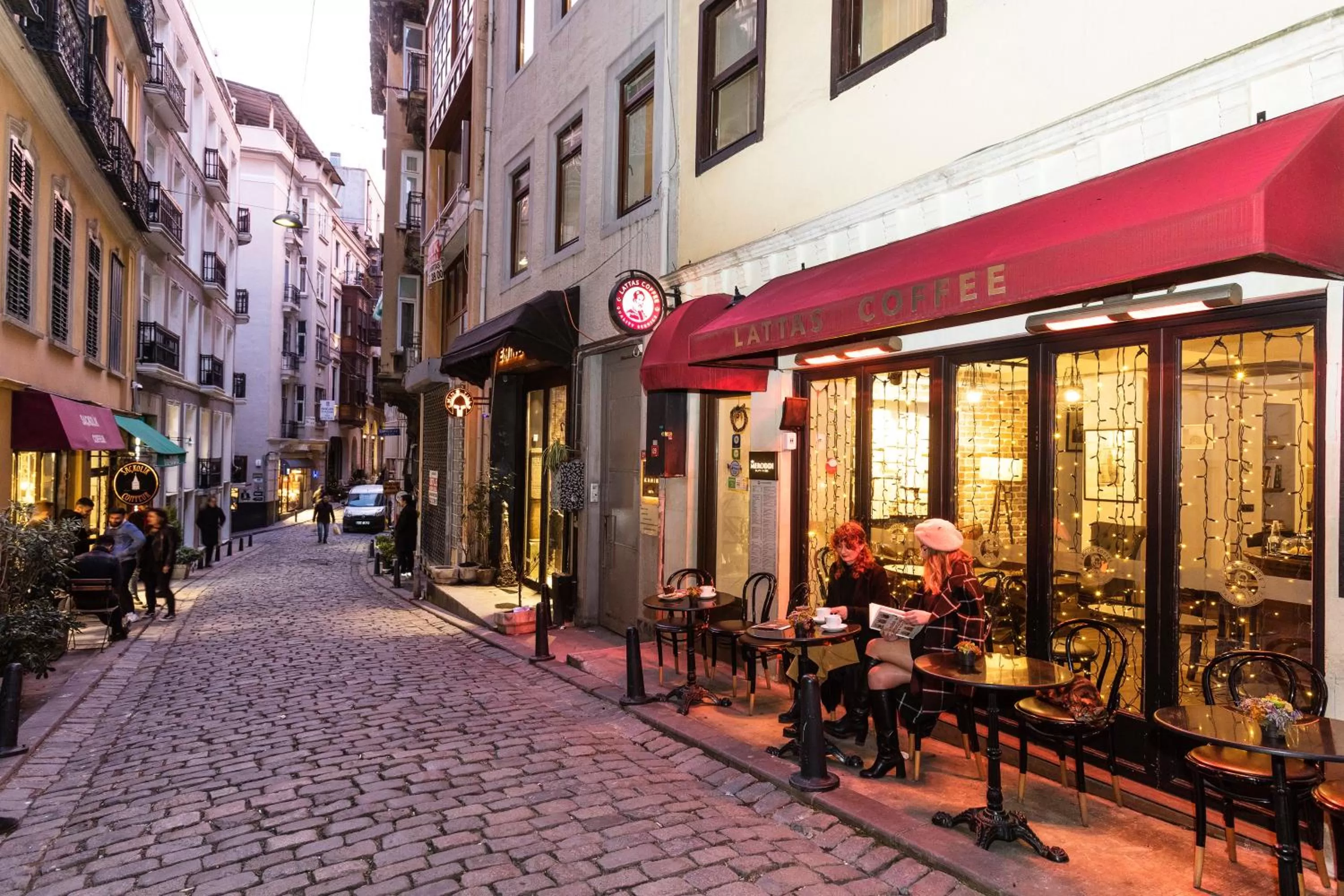 Restaurant/places to eat in Meroddi Galata Mansion