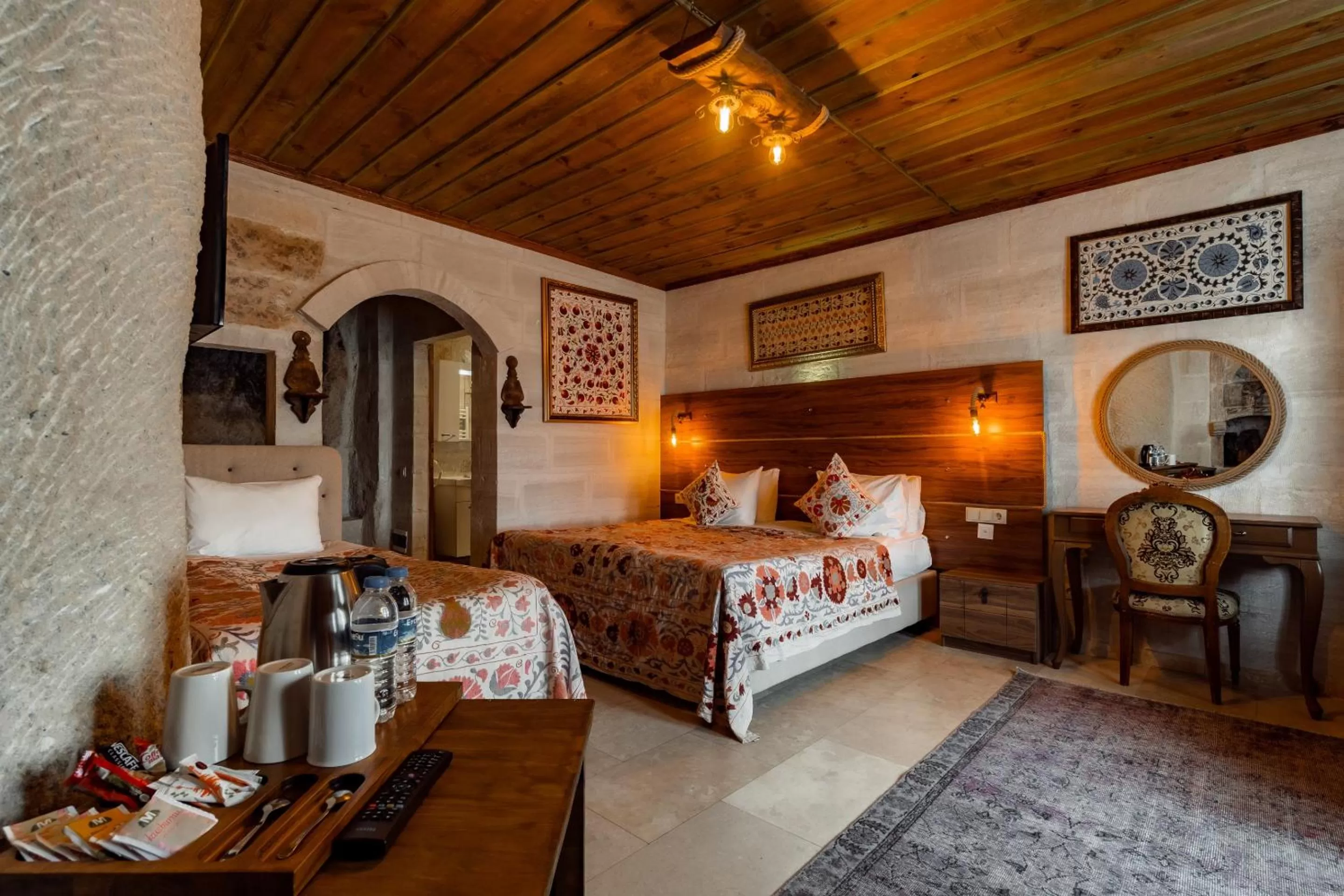 Bedroom, Bed in Amber Cave Suites