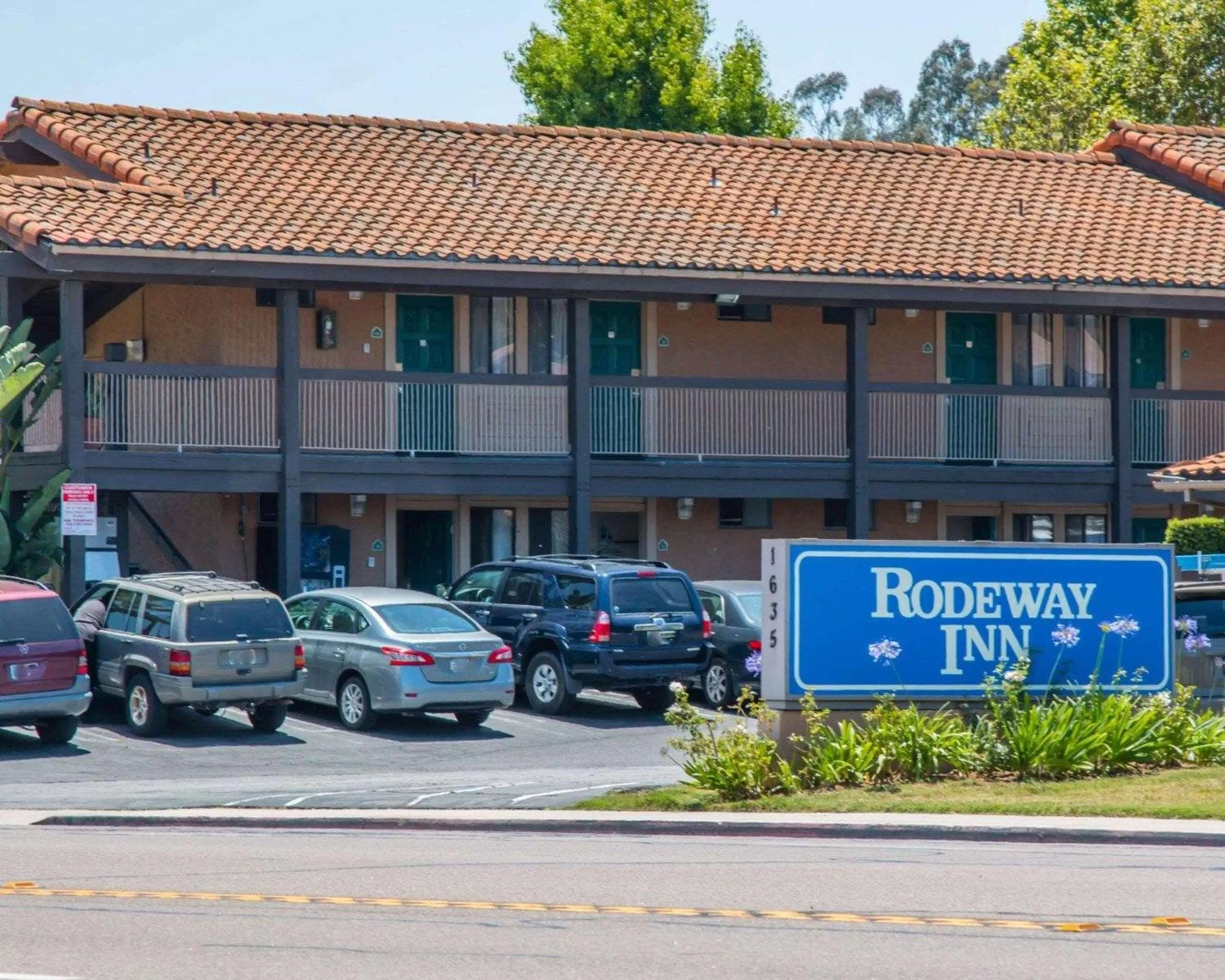 Property building in Rodeway Inn Fallbrook Downtown