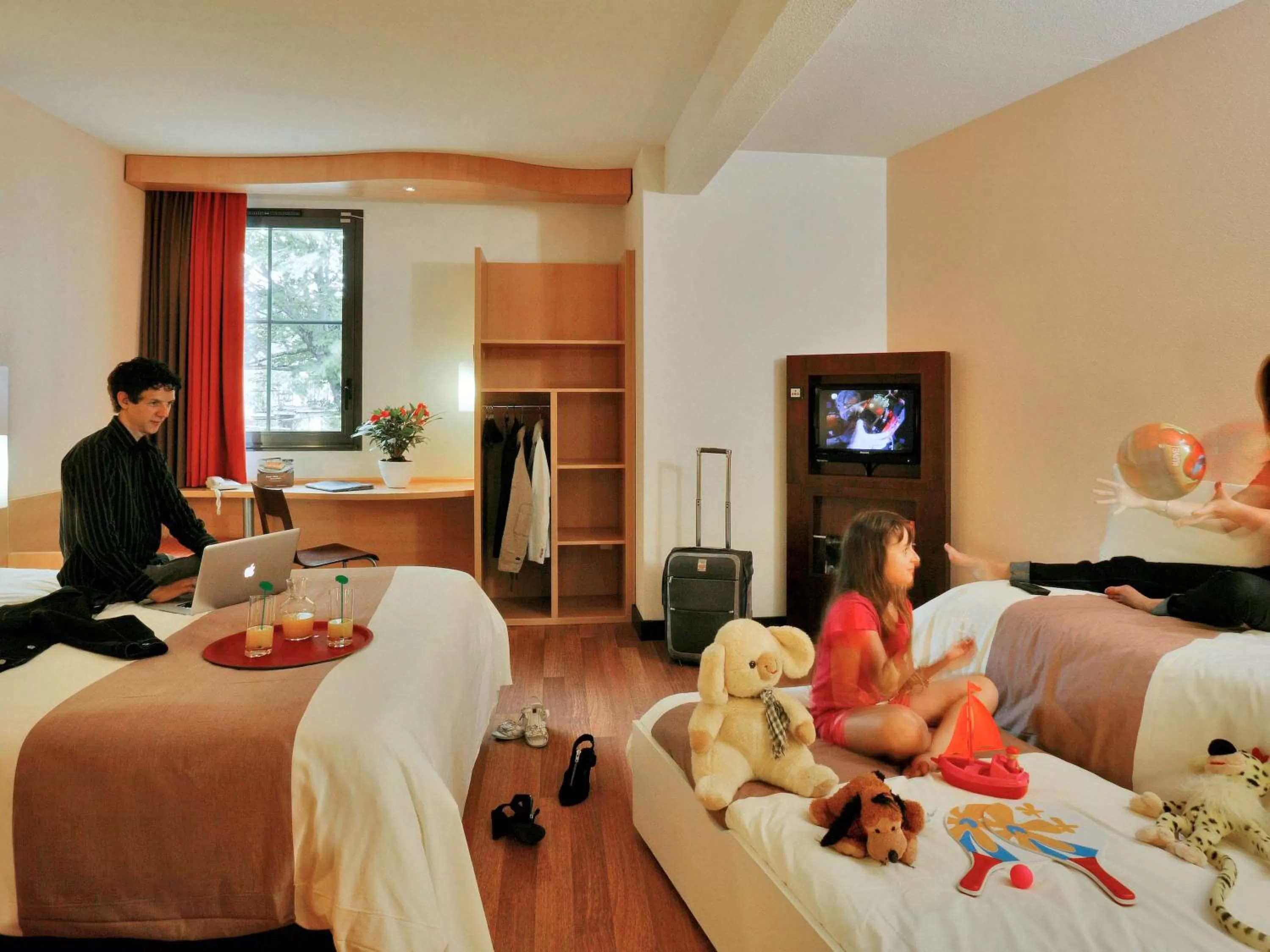 Photo of the whole room, Bed in Ibis Sarlat Centre