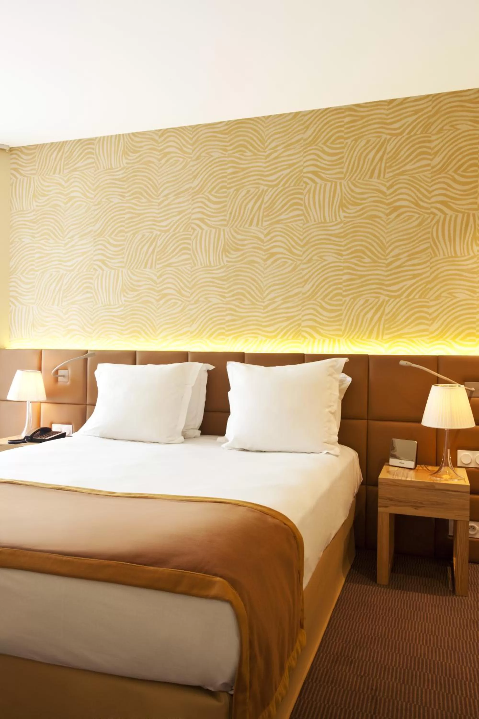 Bed in Golden Tulip Avignon Le Paradou