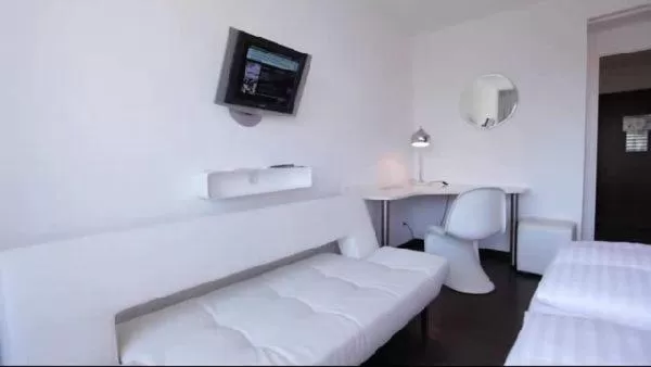 Bed in Cityhotel Monopol