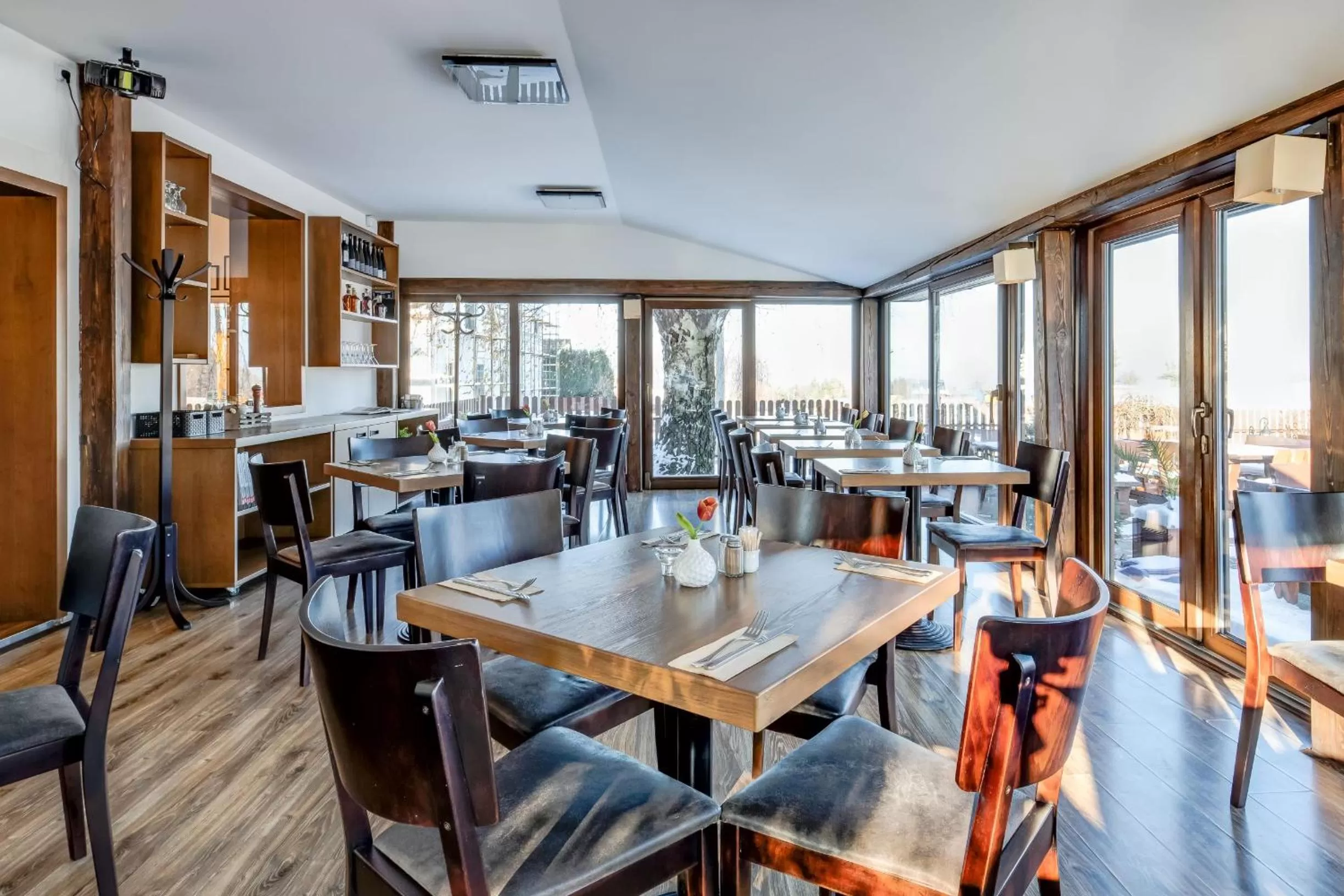 Restaurant/Places to Eat in Hotel Maralák