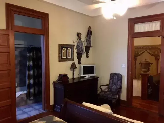 Deluxe Double Room with Extra Bed in 1896 O'Malley House Deluxe Double Room with Extra Bed in 1896 O'Malley House