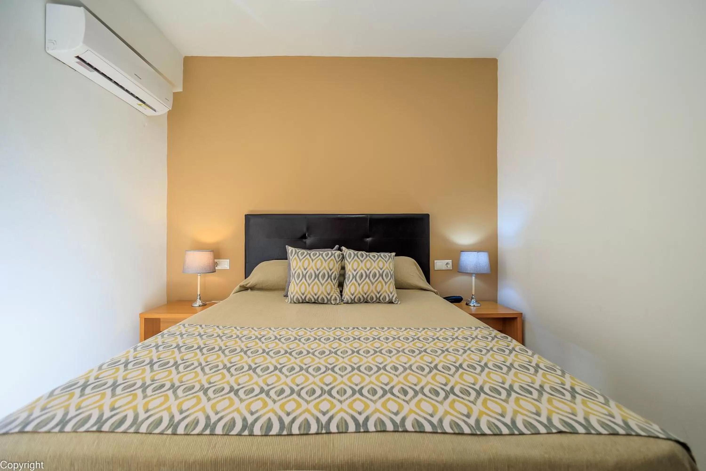 Photo of the whole room, Bed in Hotel Madrid