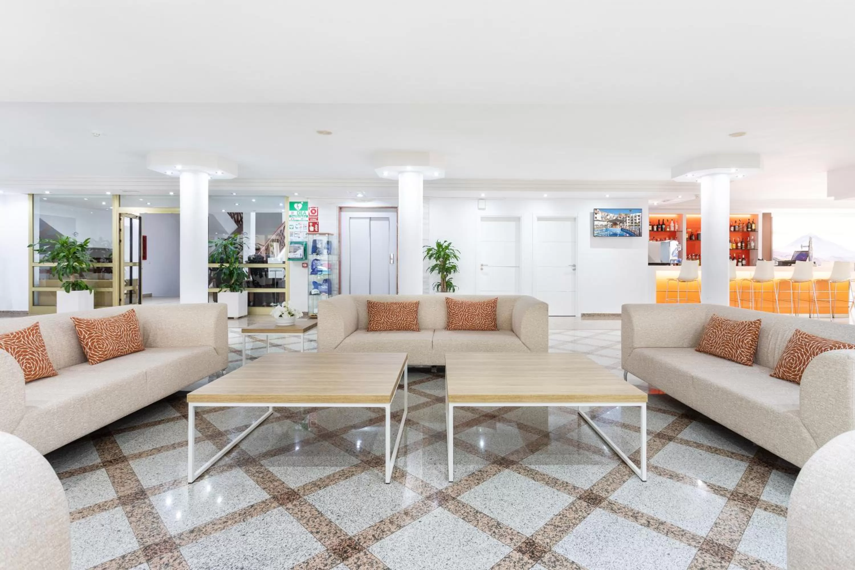 Lobby or reception in Globales Tamaimo Tropical