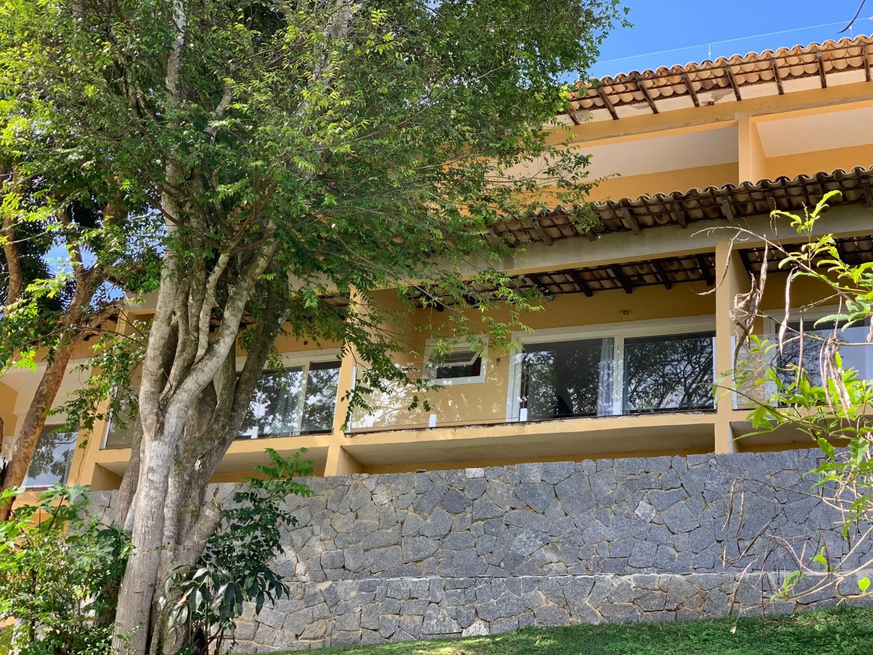 Property Building in Praia da Ferradurinha Guest House