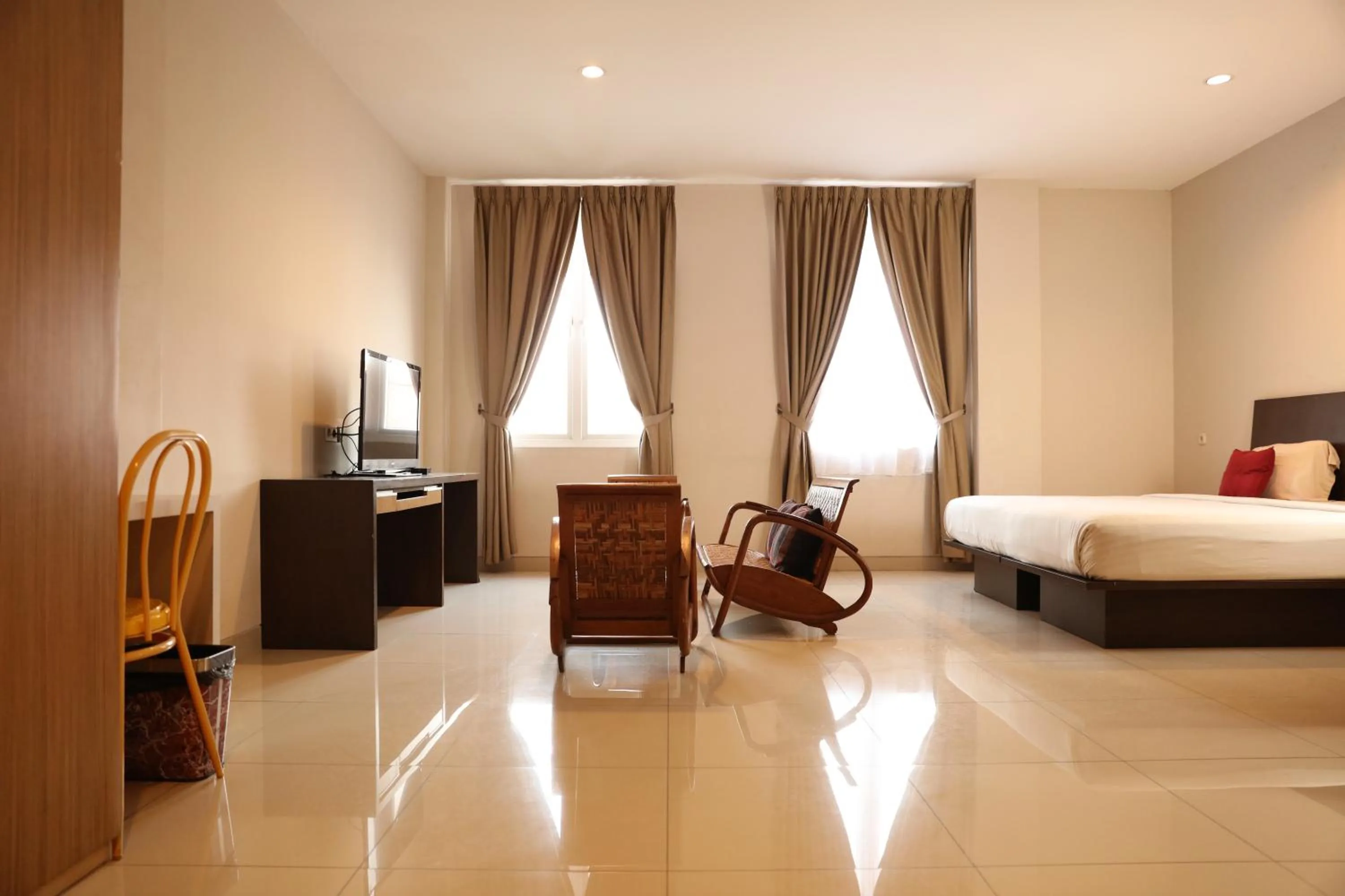 Photo of the whole room, Bed in Bale Ocasa by Behomy