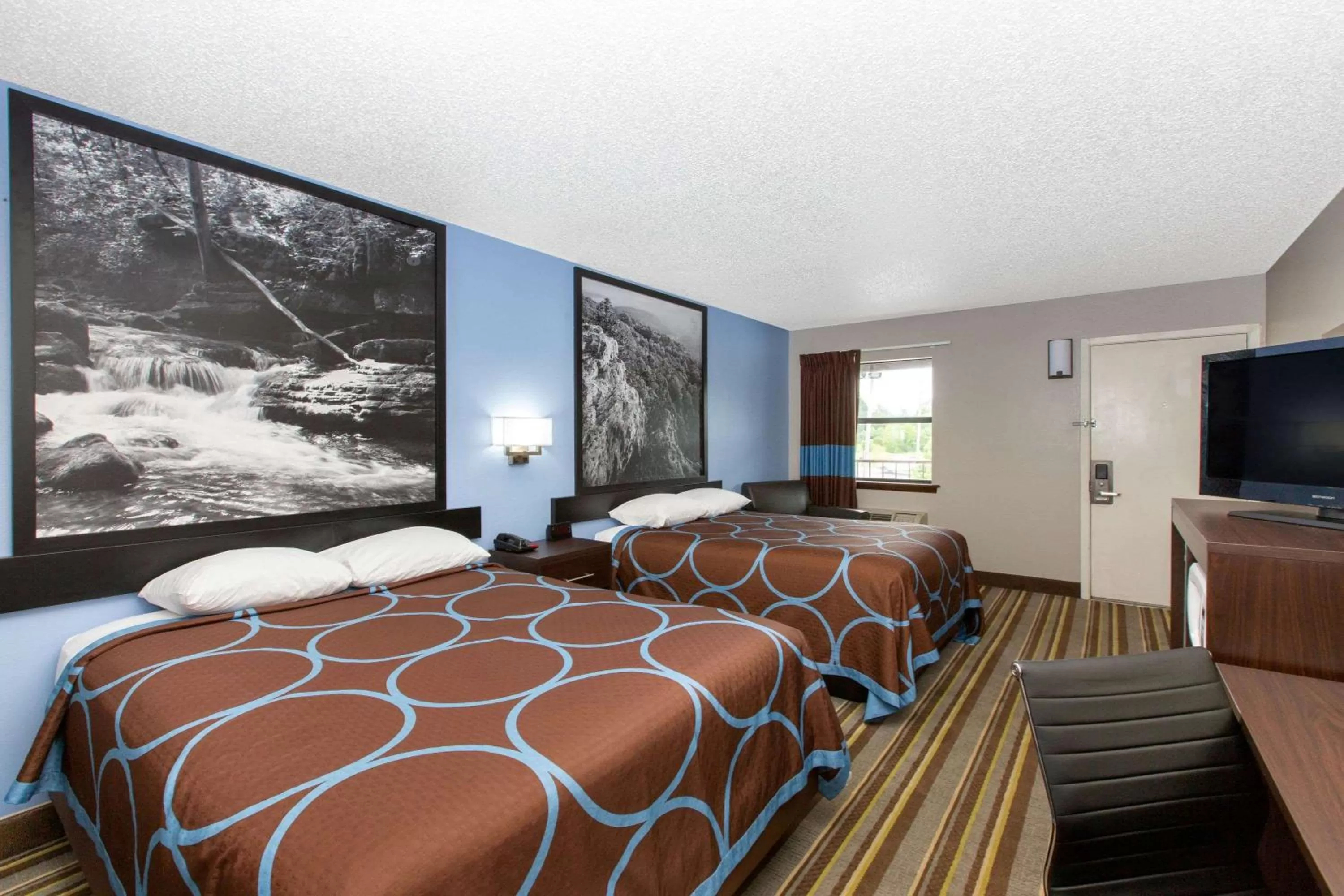 Photo of the whole room, Bed in Super 8 by Wyndham Malvern