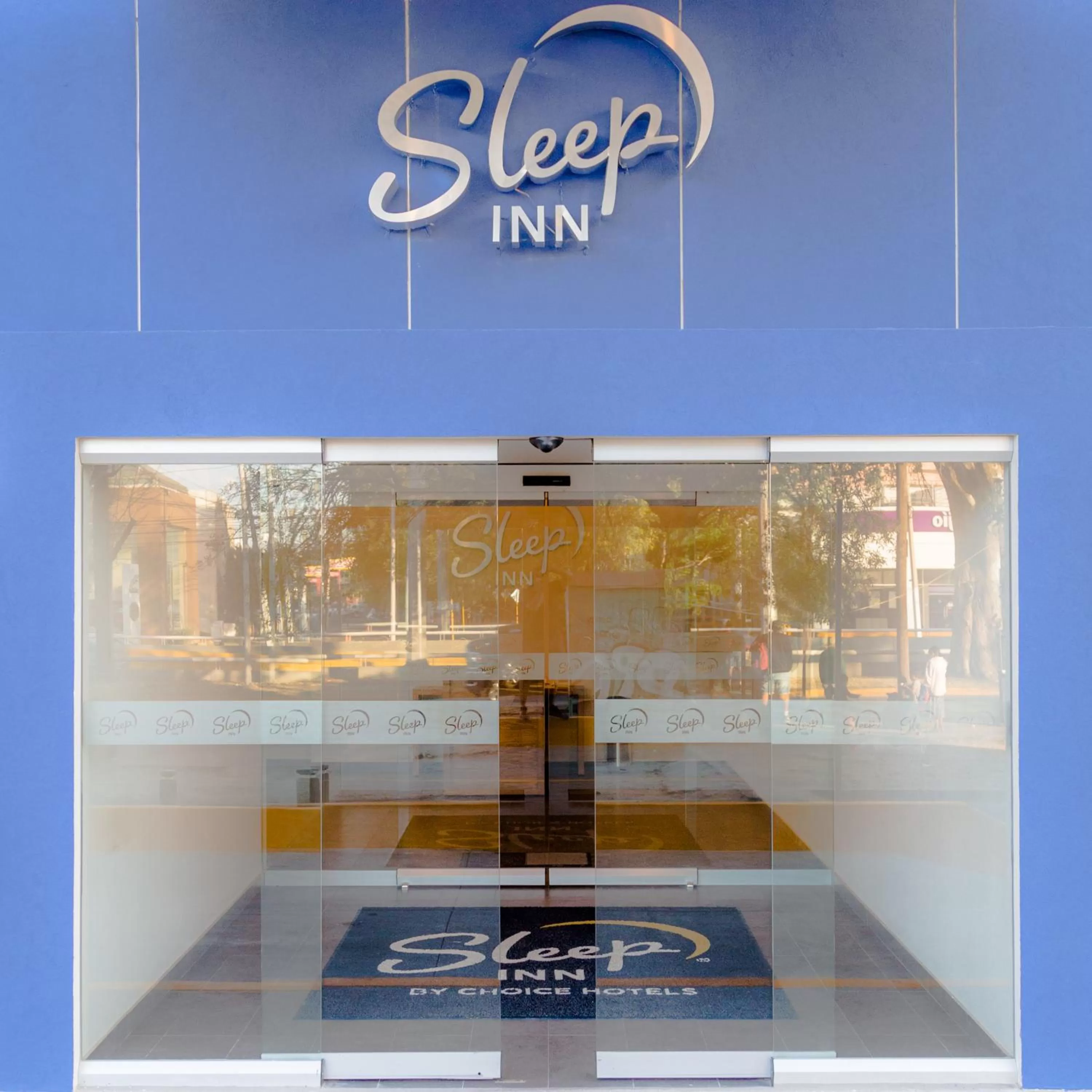 Facade/entrance in Sleep Inn Guadalajara Galerias