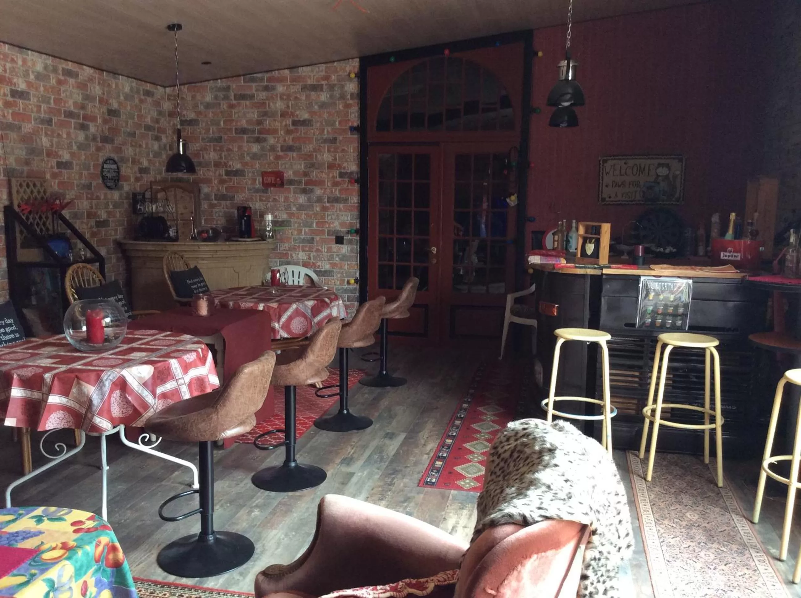 Communal lounge/ TV room in B&B De Vijf Zuilen