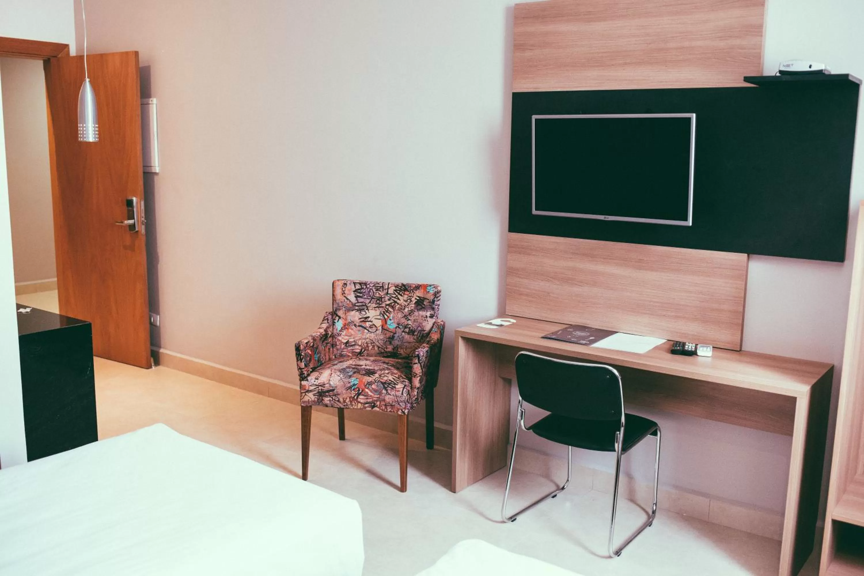 TV and multimedia, Bed in Occitano Apart Hotel