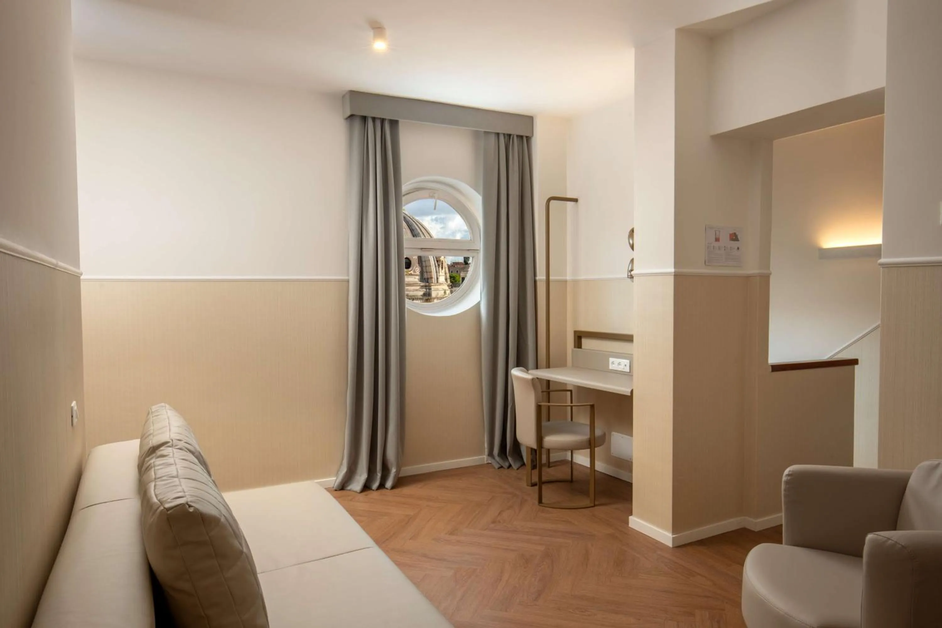 Bedroom in Cosmopolita Hotel Rome, Tapestry Collection by Hilton