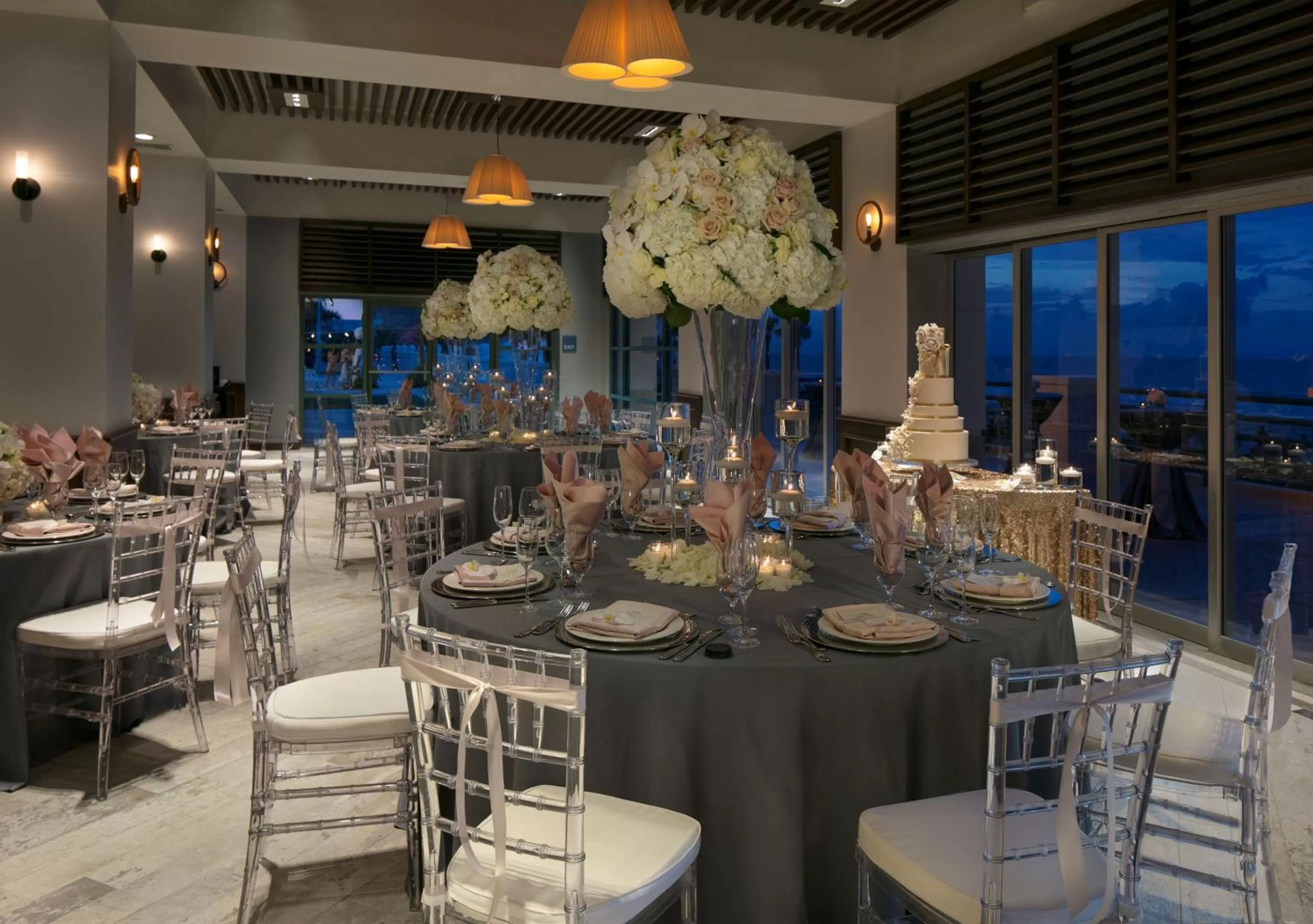 Dining area in Hilton Daytona Beach Resort