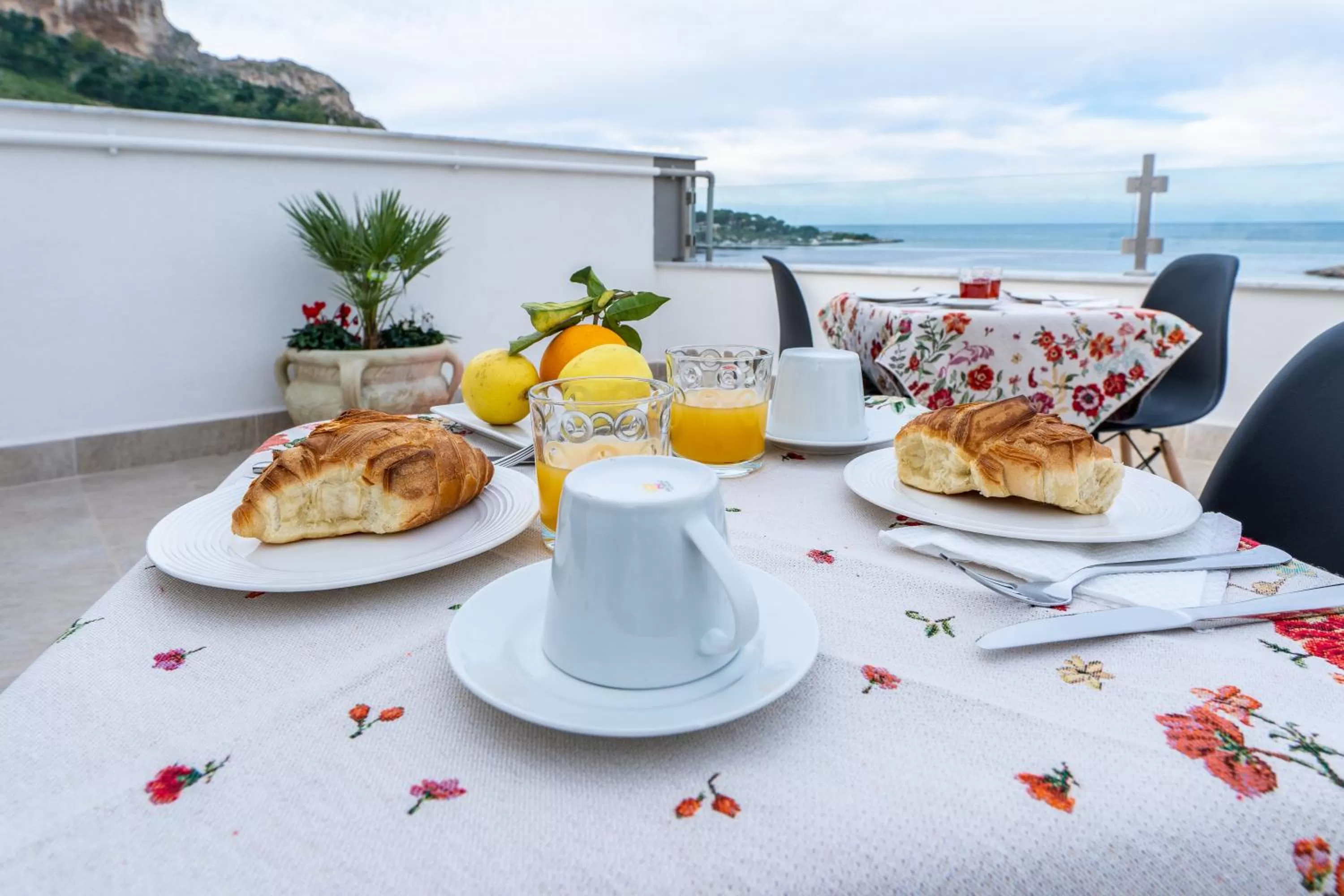 Property building in B&B Una Terrazza sul Golfo di Sferracavallo