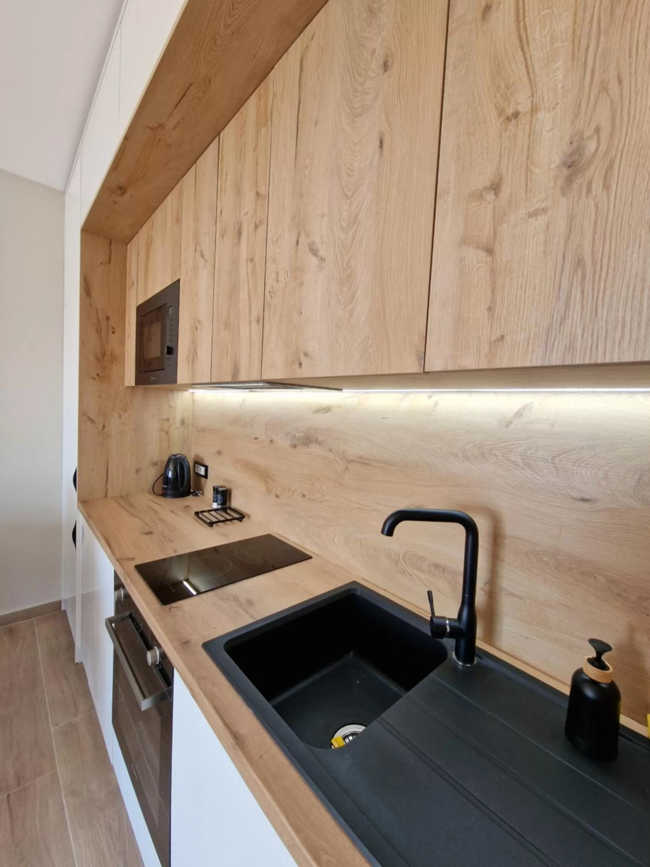 Kitchen or kitchenette in Anchor Apartments