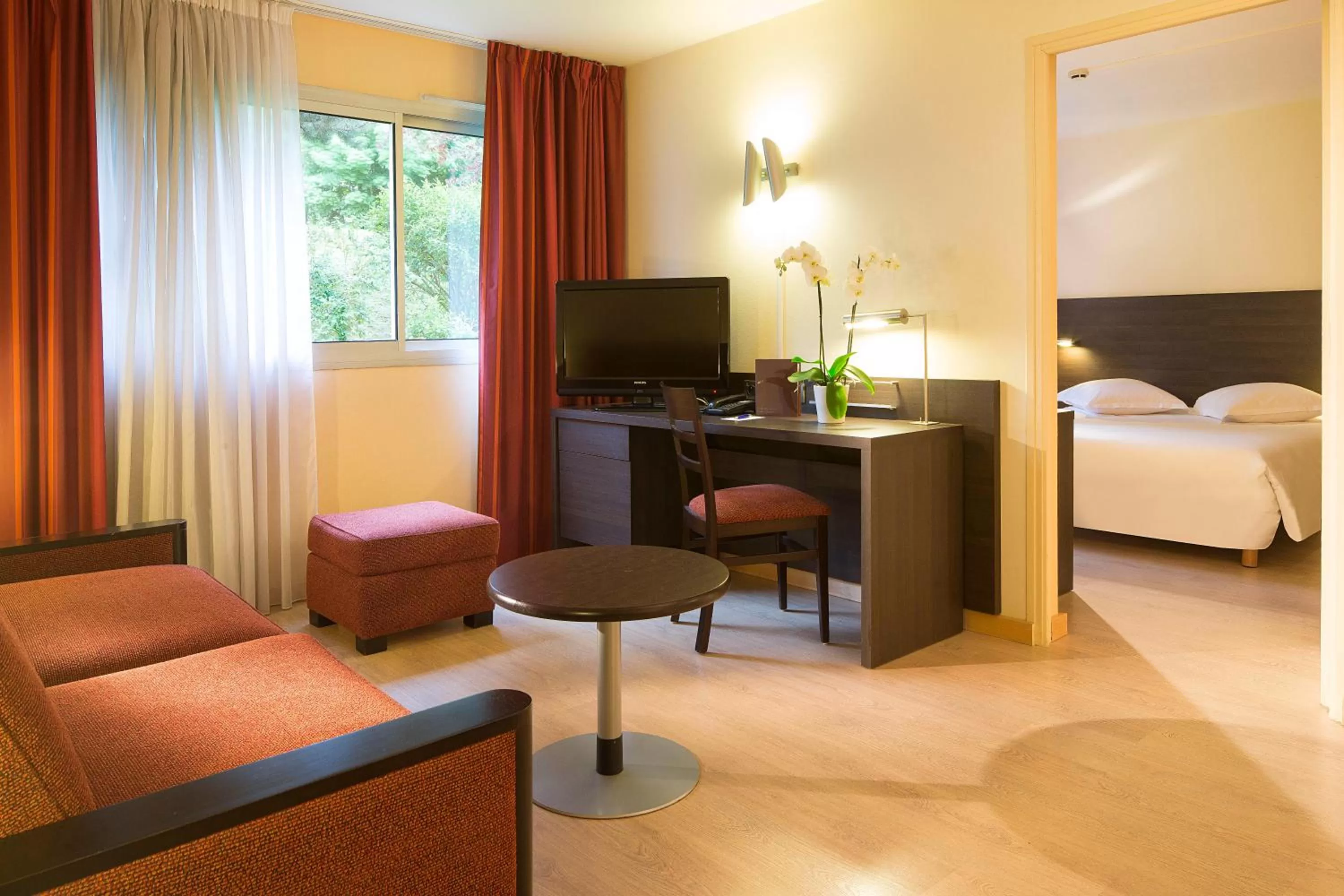 Photo of the whole room, Bed in Escale Oceania Brest