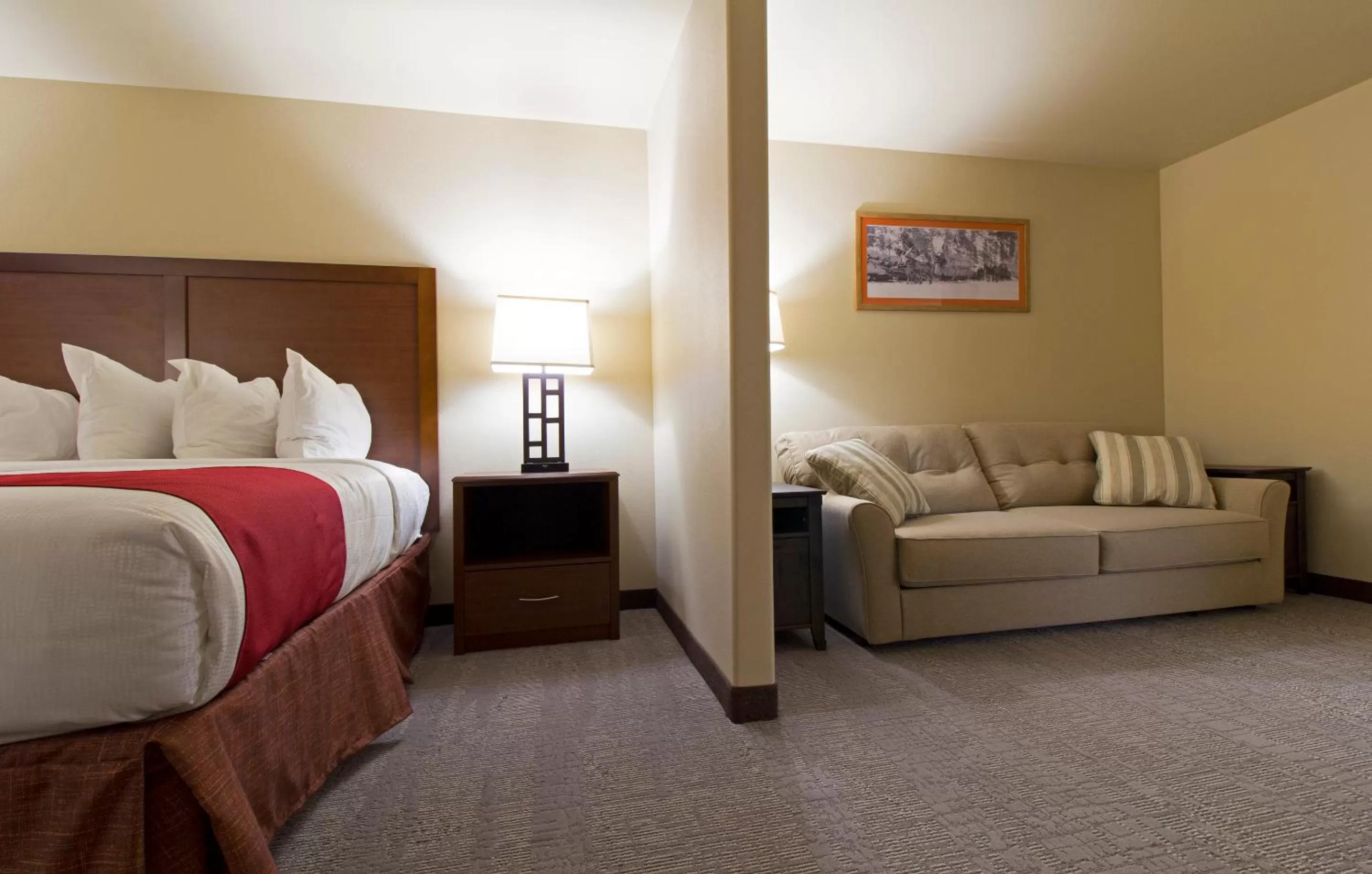 Bed in Newcastle Lodge & Convention Center