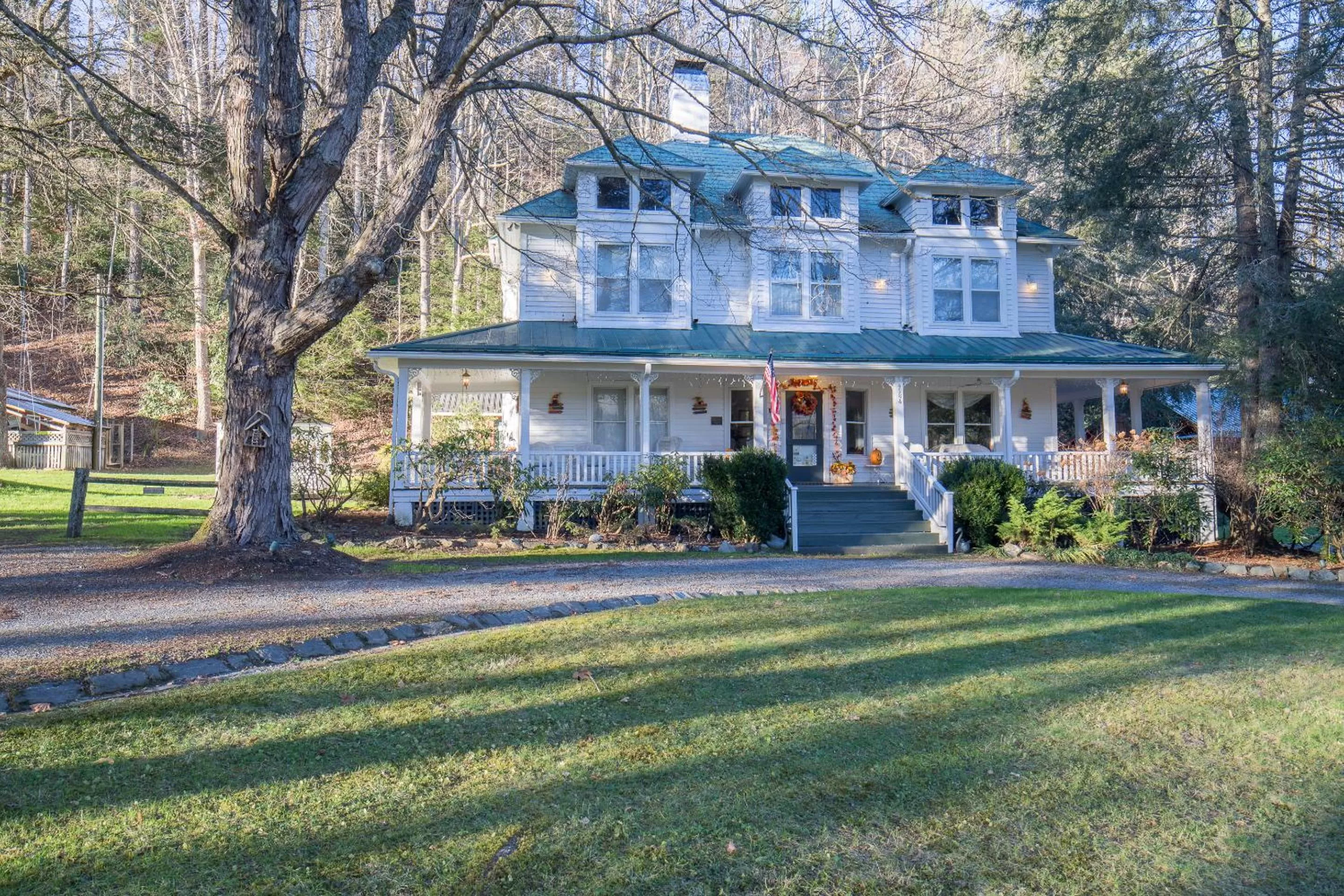 Facade/entrance in Taylor House Inn