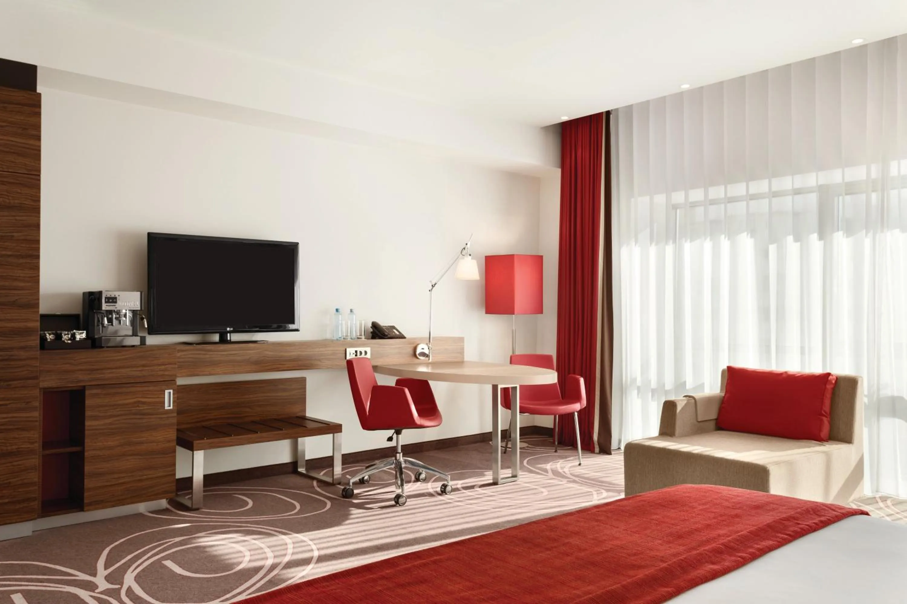 TV and multimedia in Hotel Ramada Pitesti