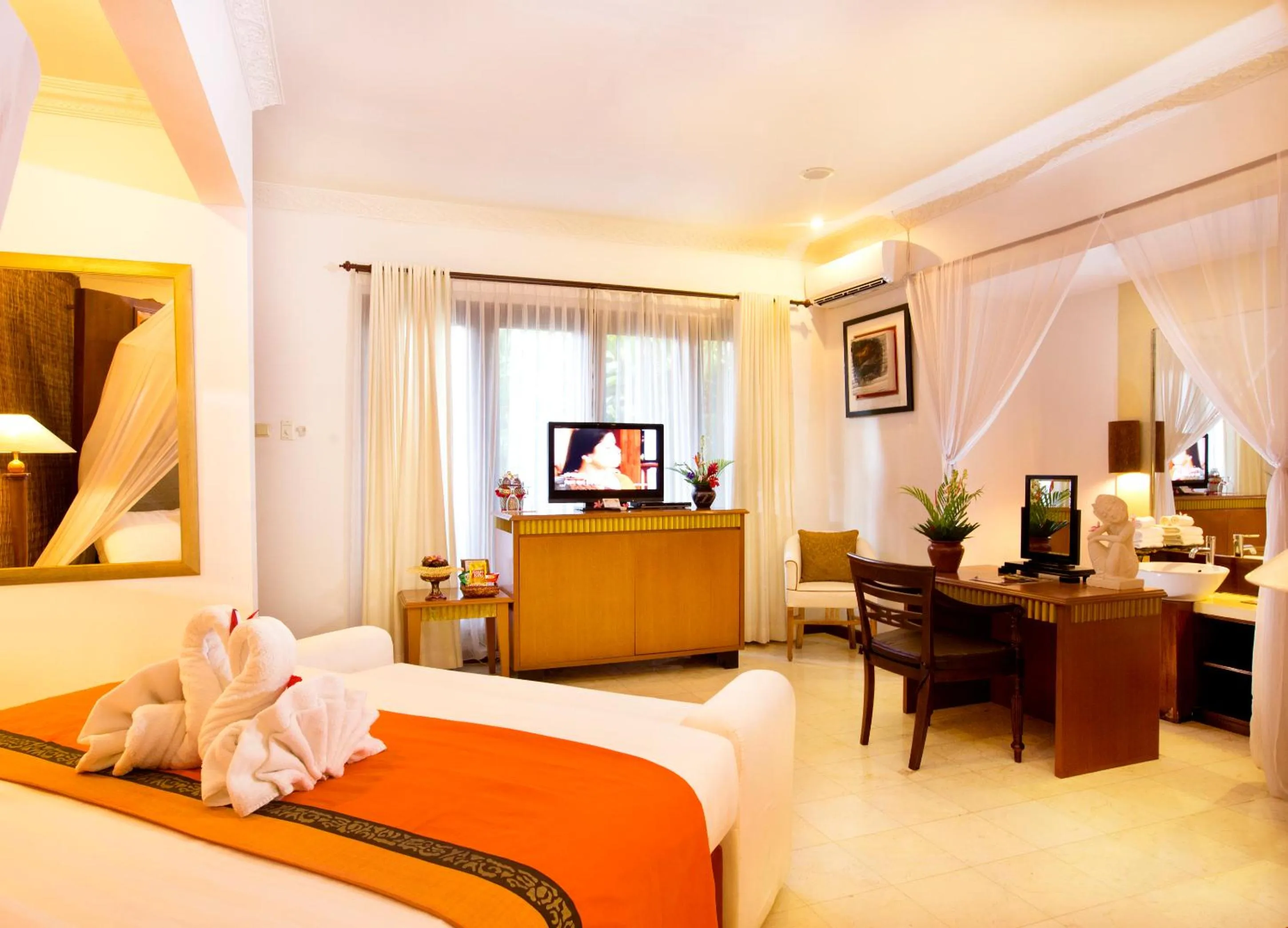 Bedroom, Bed in The Mansion Resort Hotel & Spa