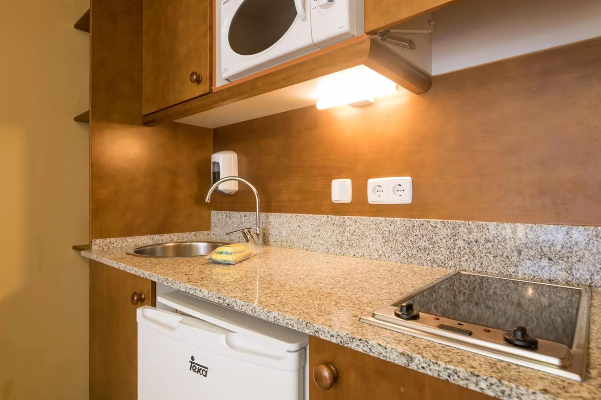 Kitchen or kitchenette in Aparthotel La Vall Blanca