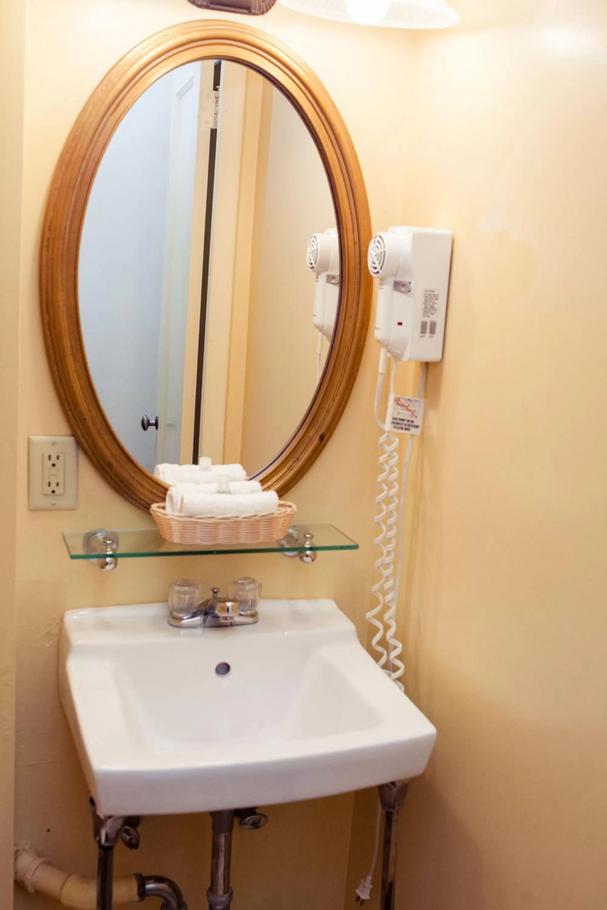 Bathroom in Gilmore Hotel, Trademark Collection by Wyndham