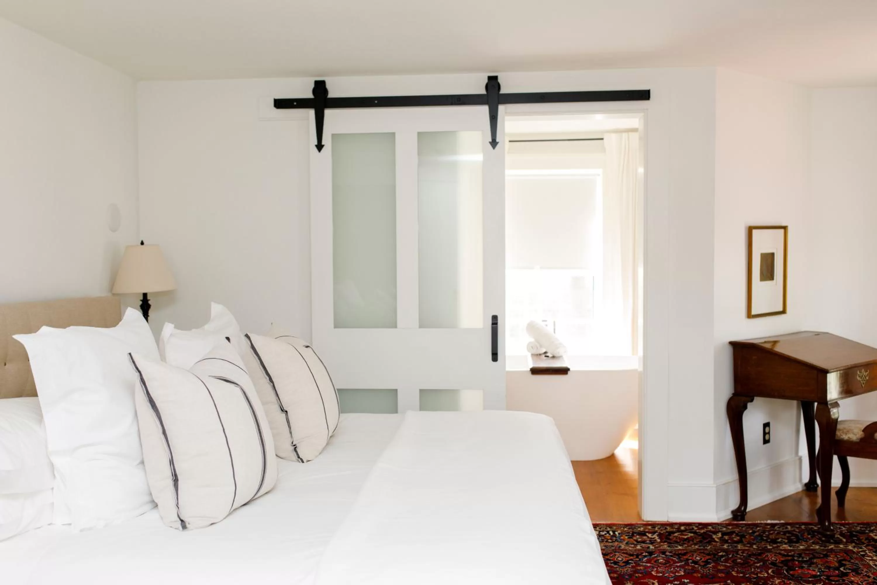 Bed in Woodbourne Inn