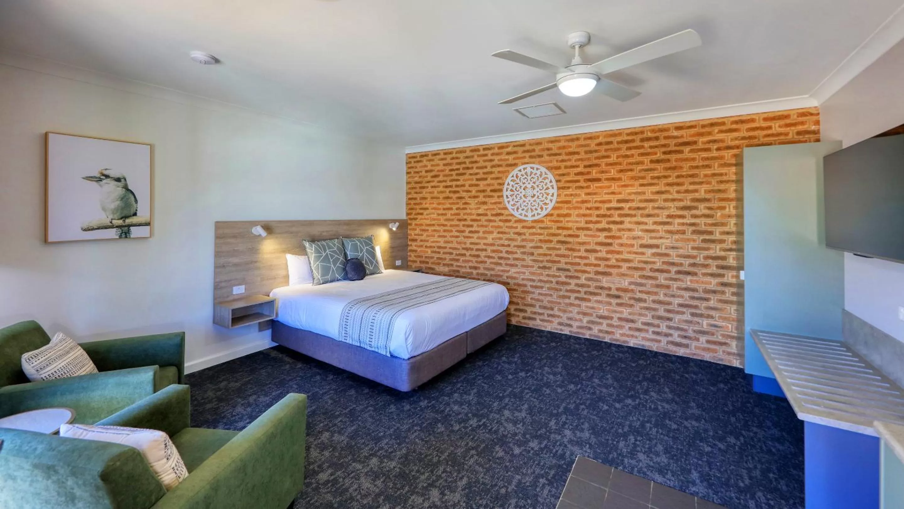 Bed in Hamilton Henry Parkes Motor Inn